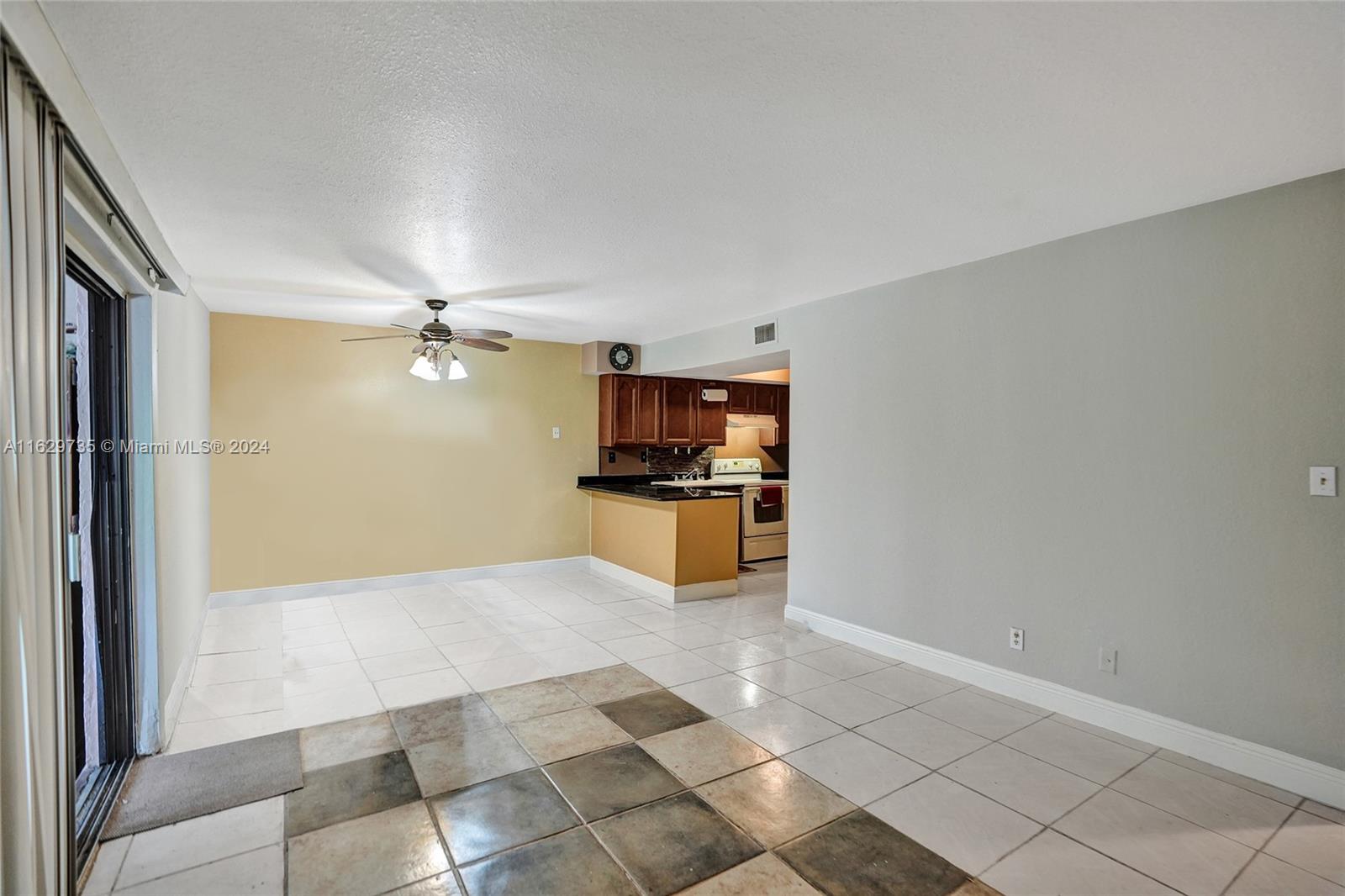 12 Meacham Ln, Tamarac, Florida image 7