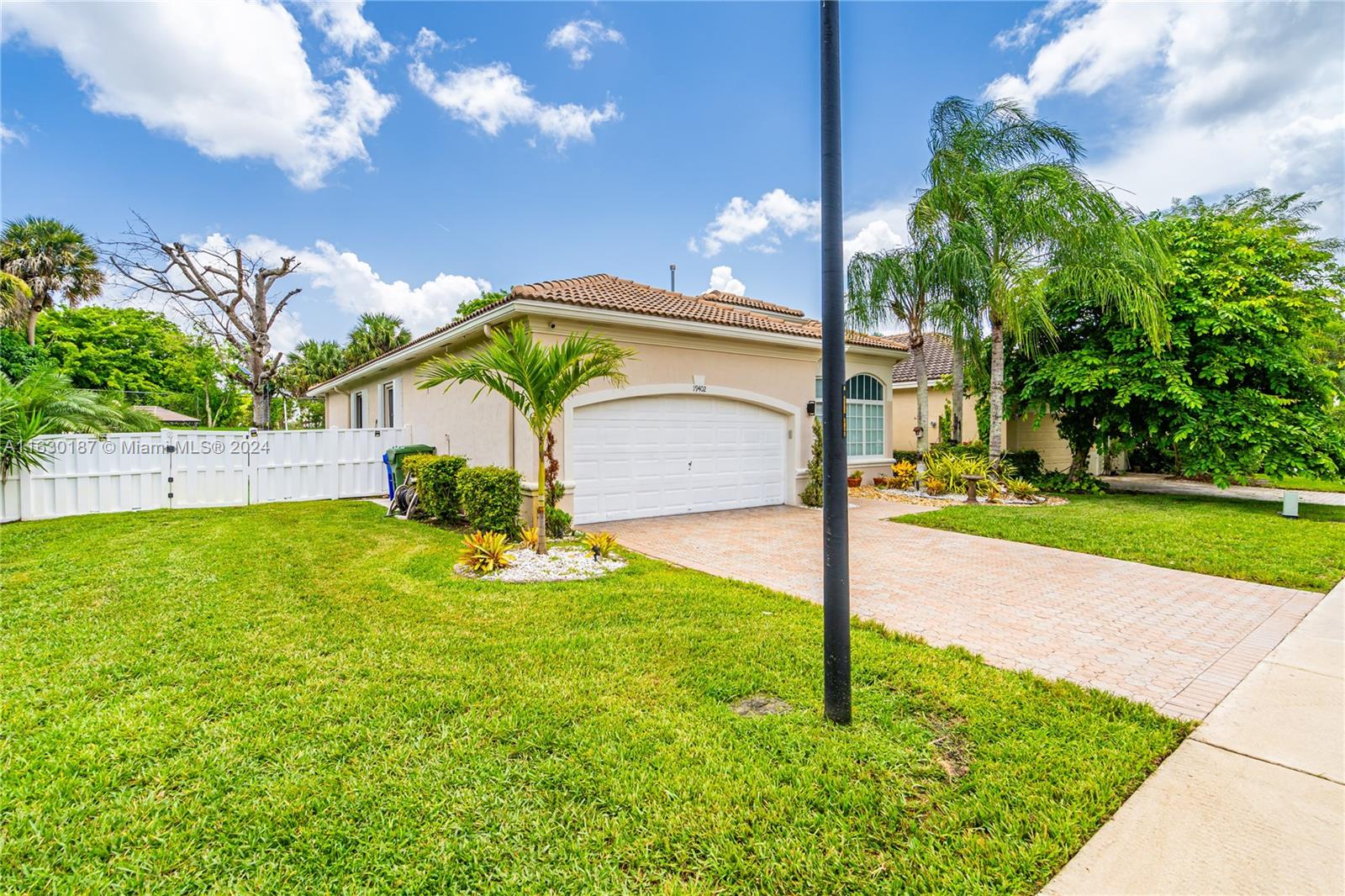 19402 SW 68th St, Pembroke Pines, Florida image 3