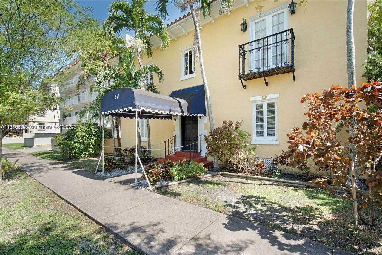 VERY CHARMING STUDIO IN AN HISTORIC BUILDING IN THE HEART OF CORAL GABLES.  MINT CONDITIONS, EXCELLENT INVESTMENT, RENTED TO  A GREAT TENANT UNTIL JANUARY 31, 2025. TENANT PAYS $1,650 NOW AND IN SEPTEMBER HE SILL START PAYHING $1,750.  UNIT HAS NEW LAMINATED FLOORS, WALKING CLOSET, AND NEW KITCHEN.