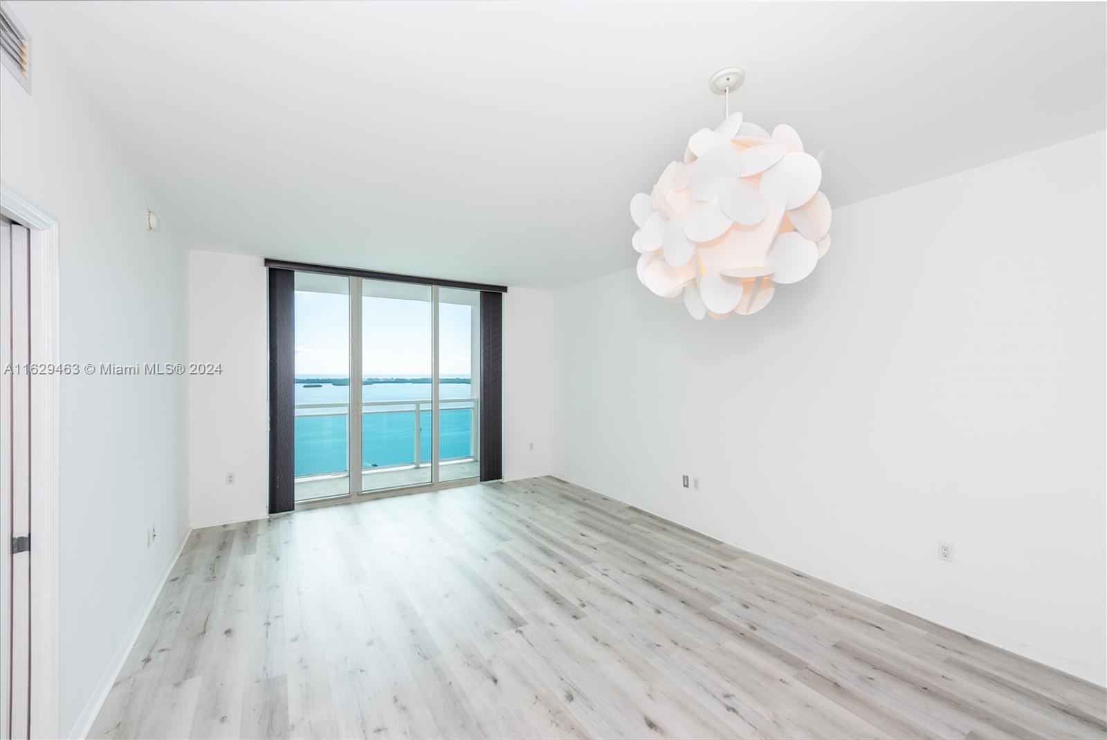 SPECTACULAR VIEWS TO THE OCEAN FROM THE ENTIRE UNIT! 1 BED + 1 BATH - ONE OF THE BIGGEST FLOOR PLANS ON THE BUILDING. Stainless steel appliances, washer & dryer. Amenities incluede pool, sauna, spa & fitness center. 24hs Lobby Attendent & valet parking. AVAILABLE OCTOBER 17th 2024.