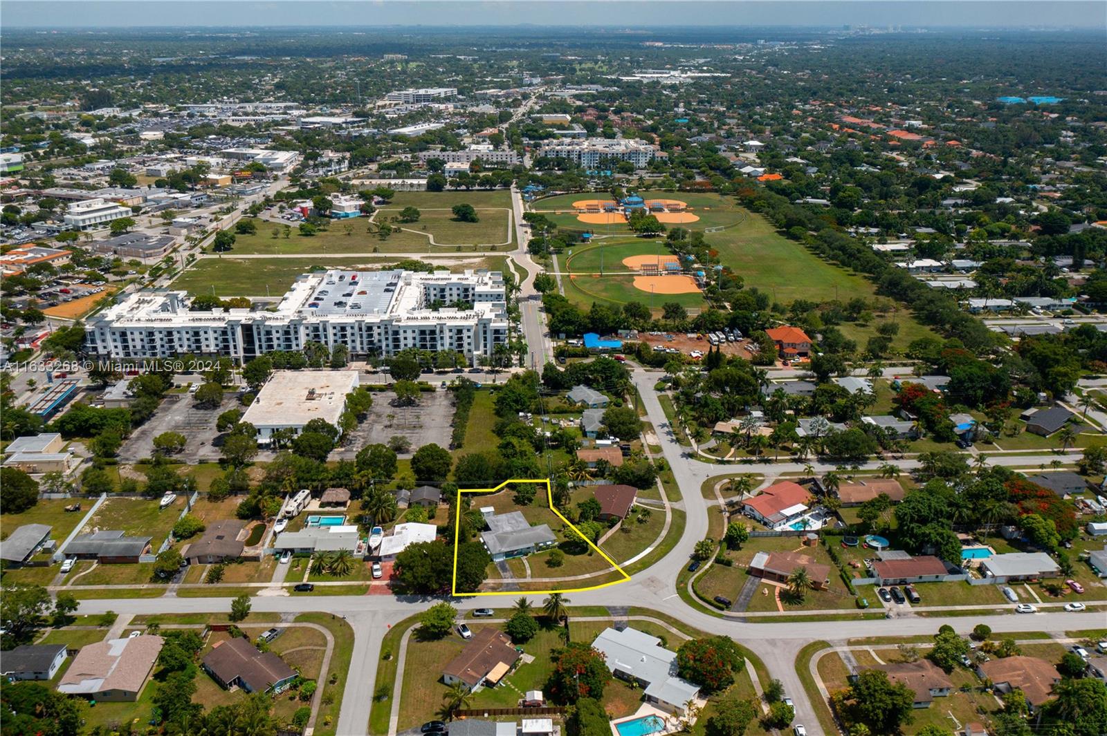 9501 SW 181st Ter, Palmetto Bay, Florida image 9