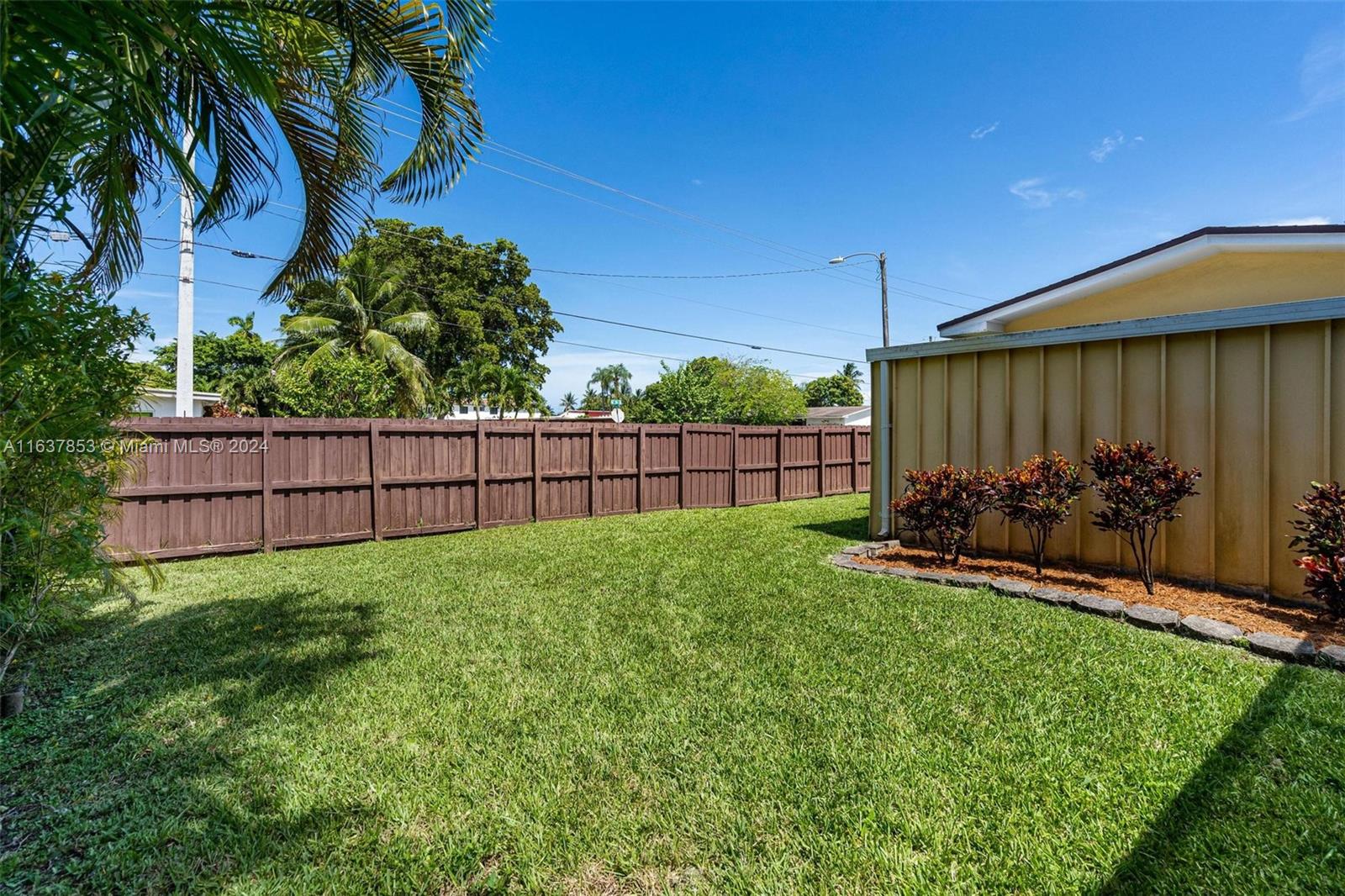 1899 NE 186th St, North Miami Beach, Florida image 49