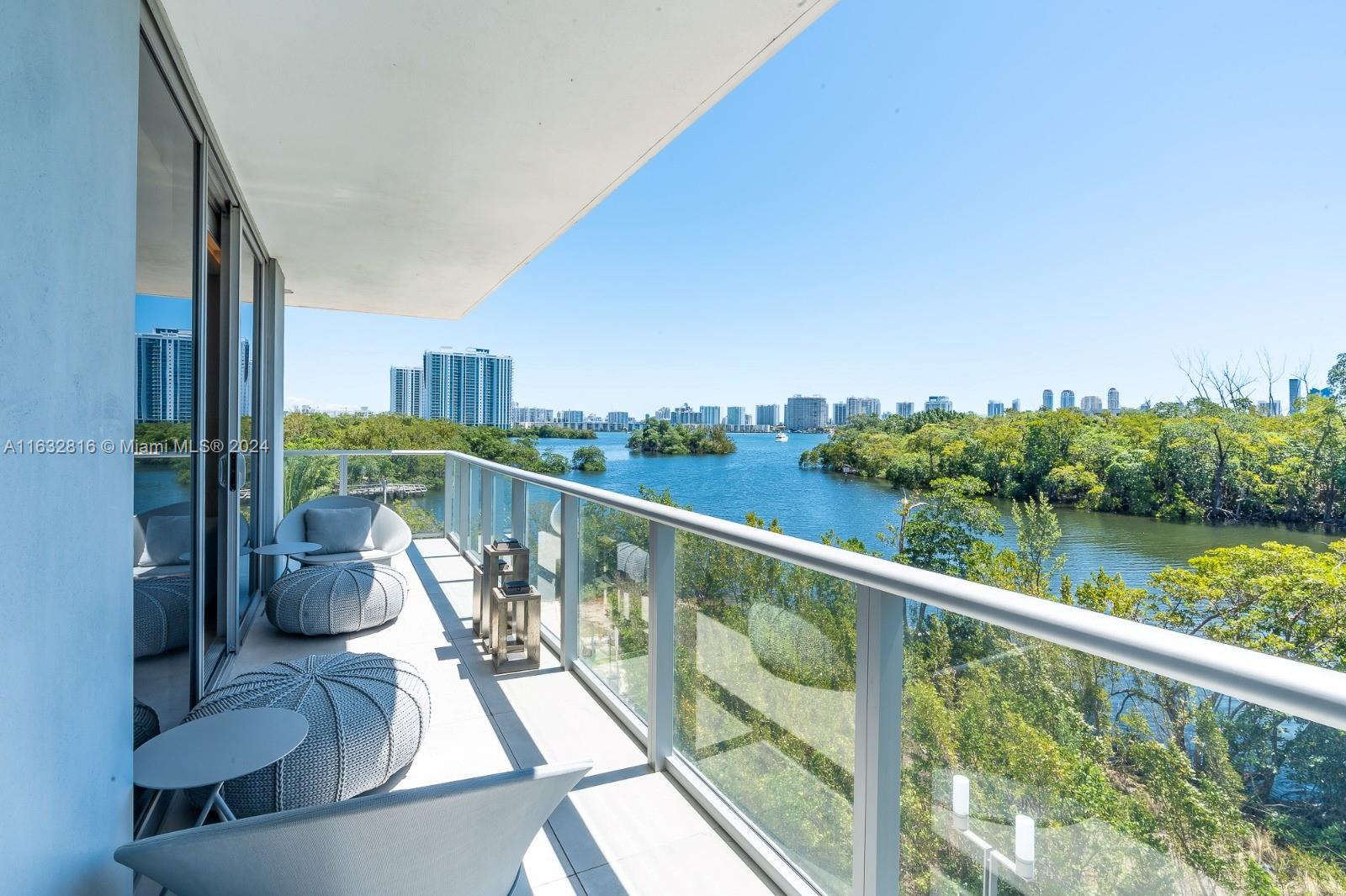 Apartamento à Venda in North Miami Beach, FL