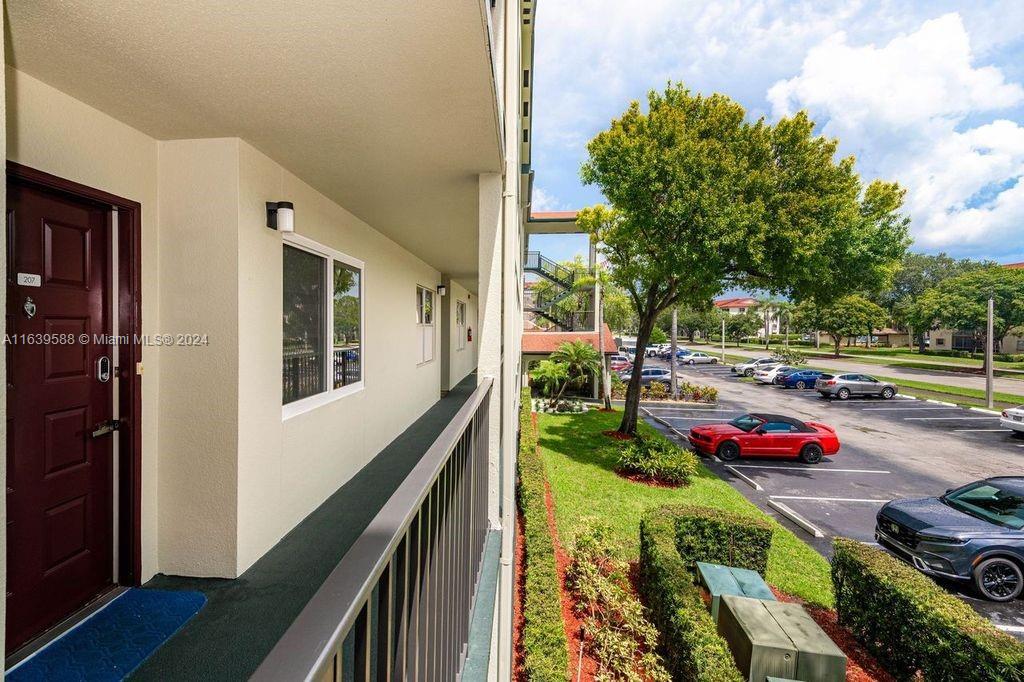 1200 SW 130th Ave #207G, Pembroke Pines, Florida image 4