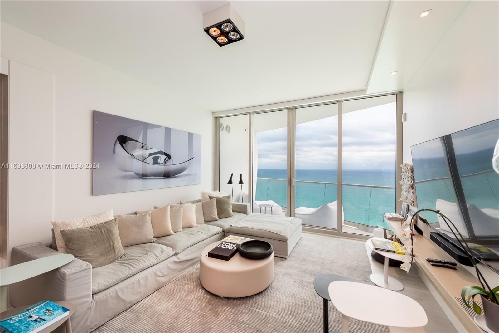 Apartamento para Alugar in Sunny Isles Beach, FL