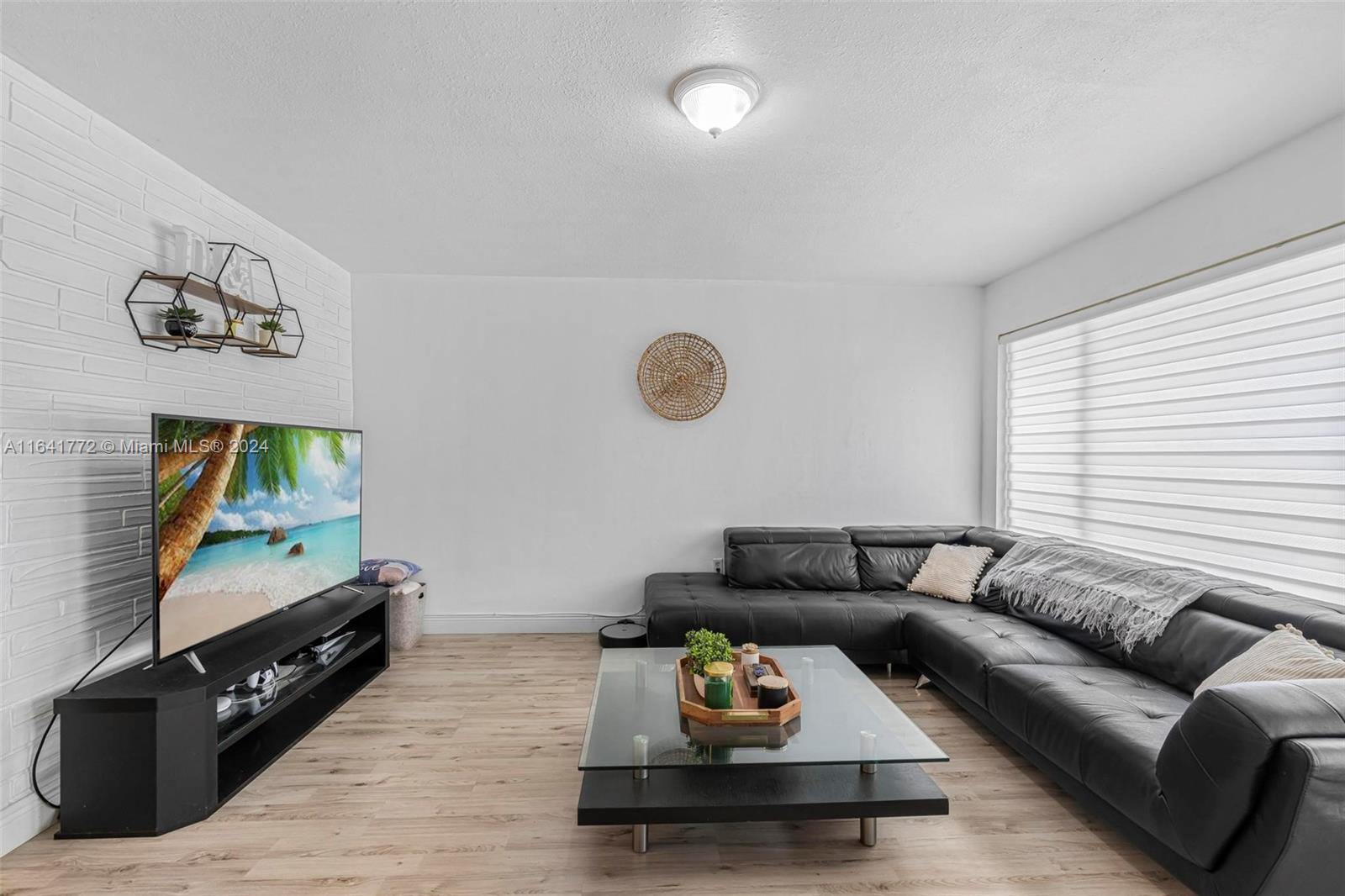 Listing Photo 8