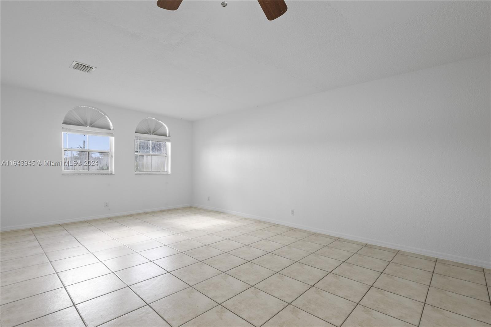 5465 SW 125th Ter, Miramar, Florida image 3