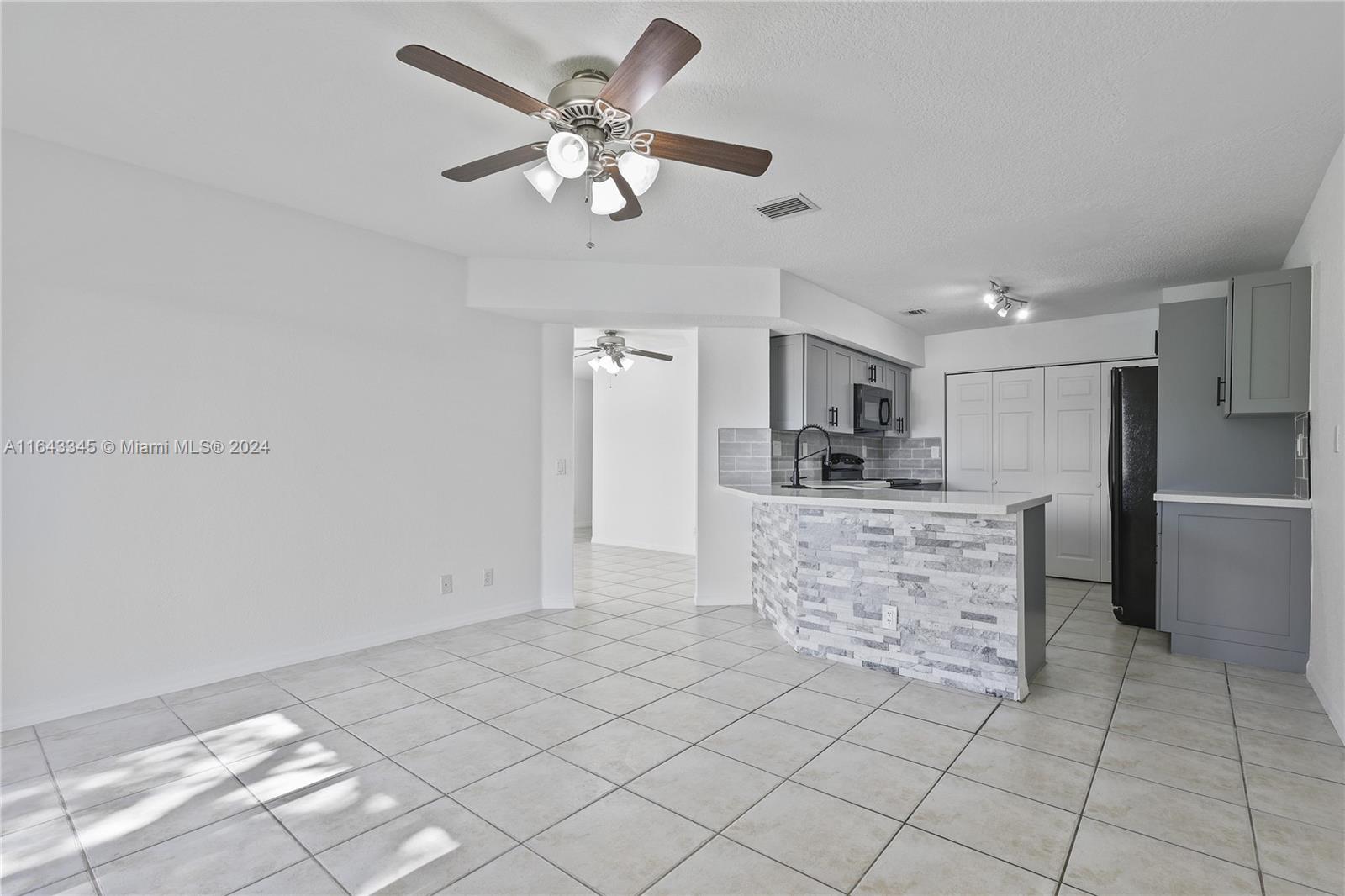 5465 SW 125th Ter, Miramar, Florida image 7