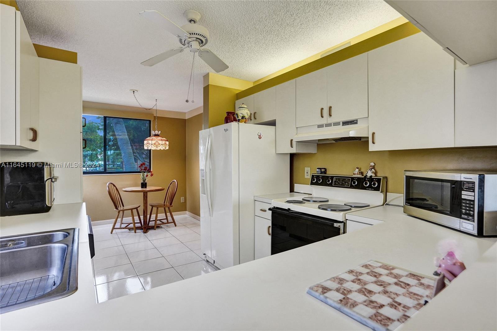 10526 E Clairmont Cir #212, Tamarac, Florida image 16