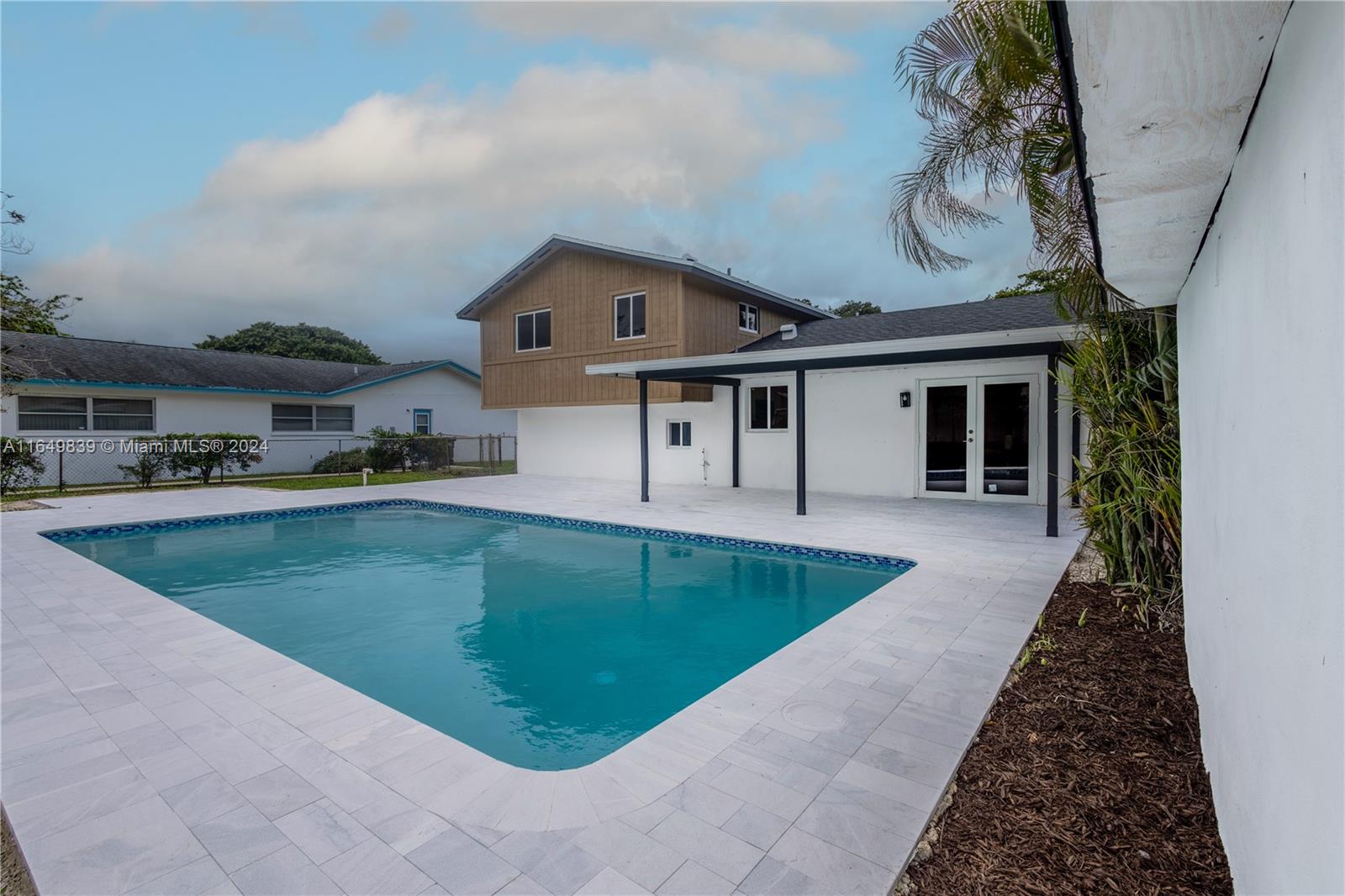 1531 39th St, West Palm Beach, Florida image 3