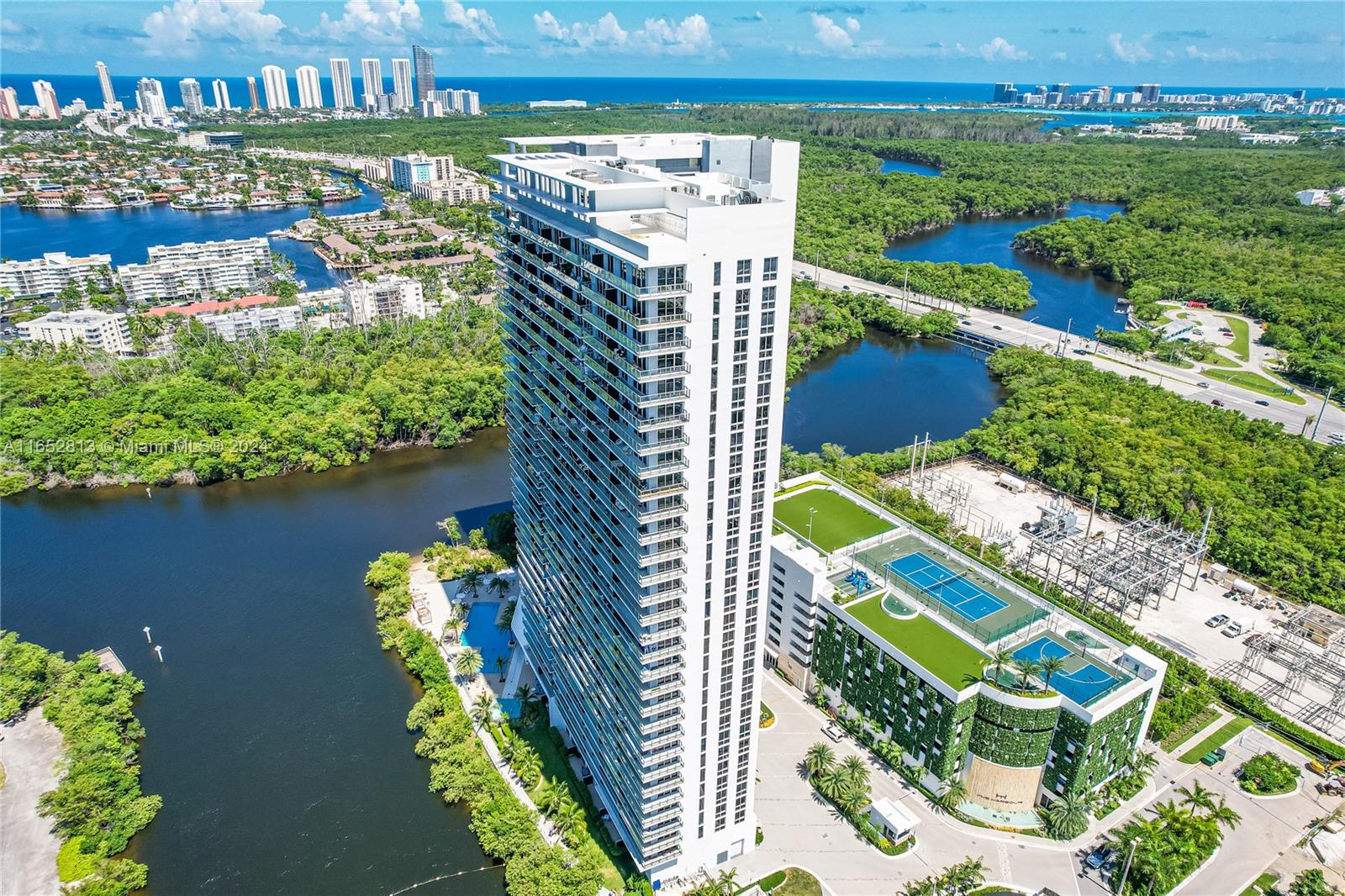 Apartamento à Venda in North Miami Beach, FL