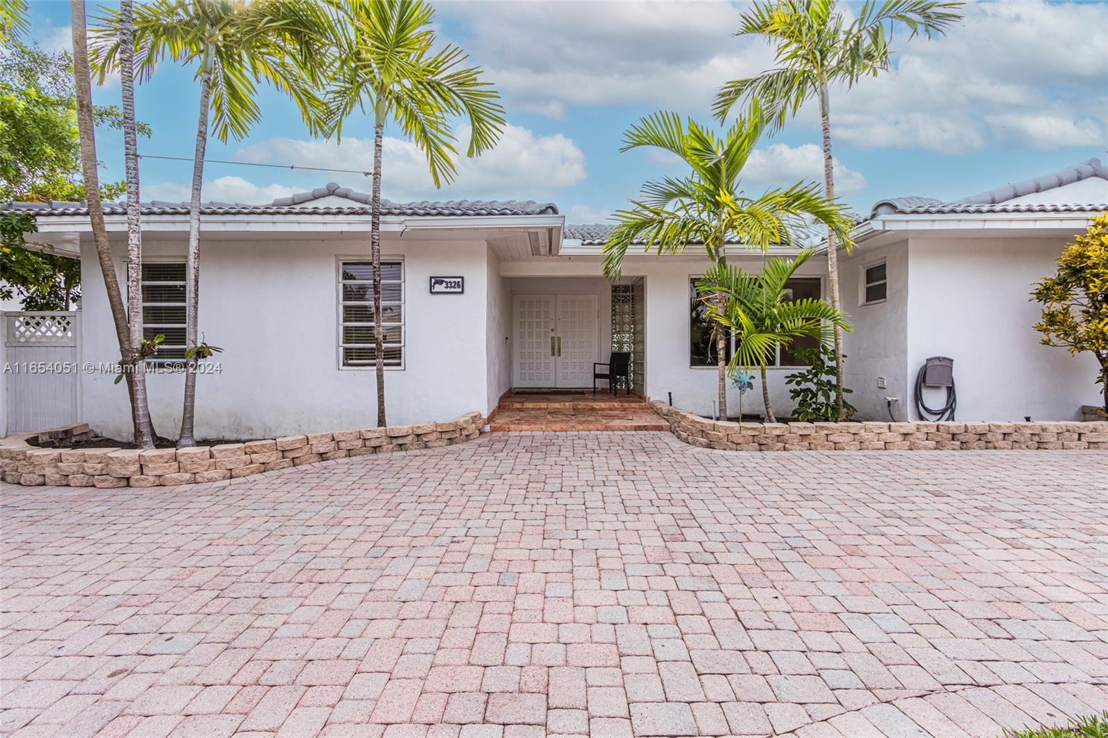 House for Sale in North Miami Beach, FL