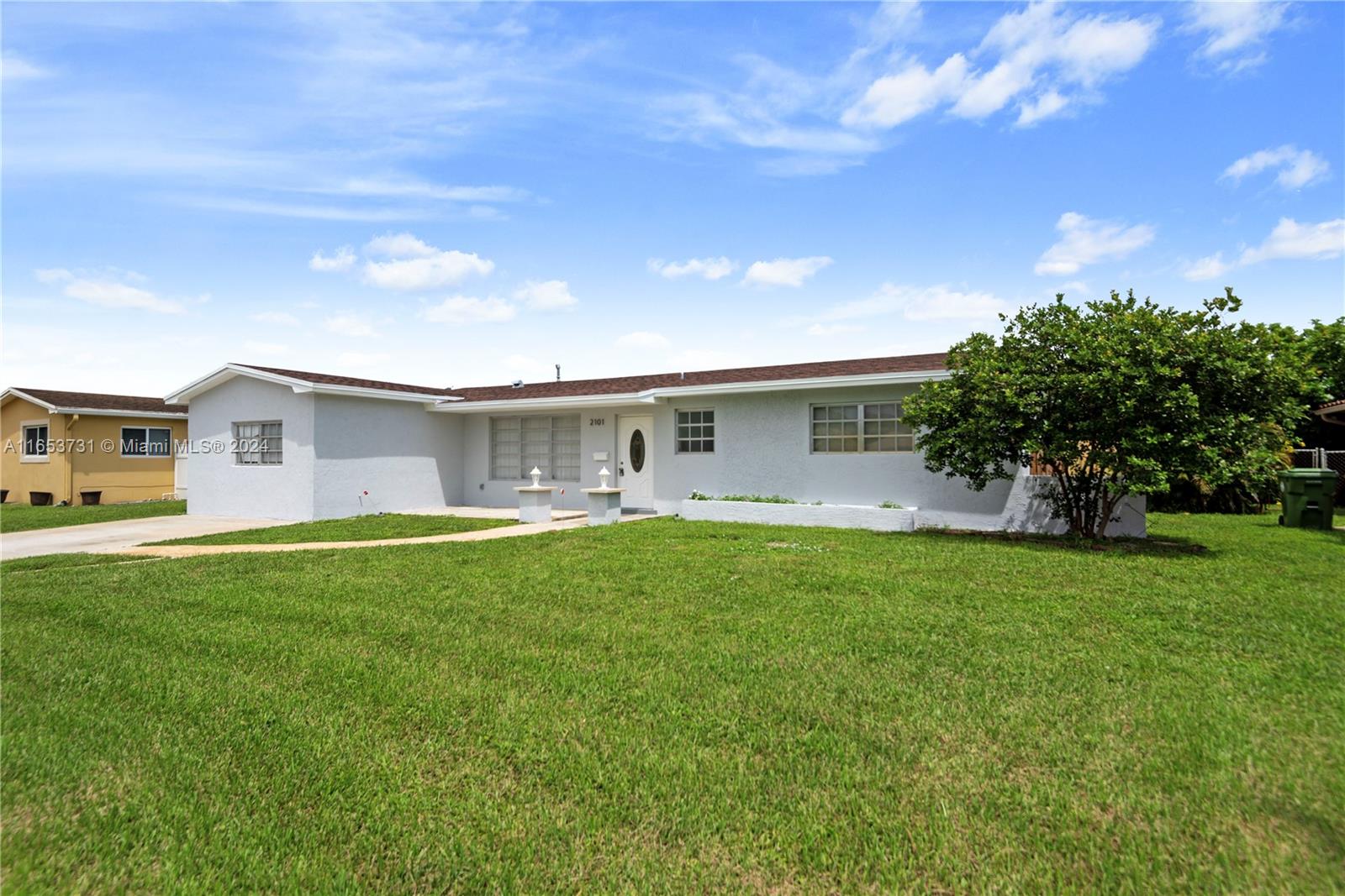 2101 NW 85th Way, Pembroke Pines, Florida image 3