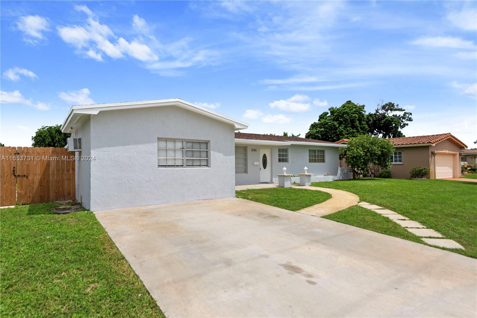 2101 NW 85th Way, Pembroke Pines, Florida image 4