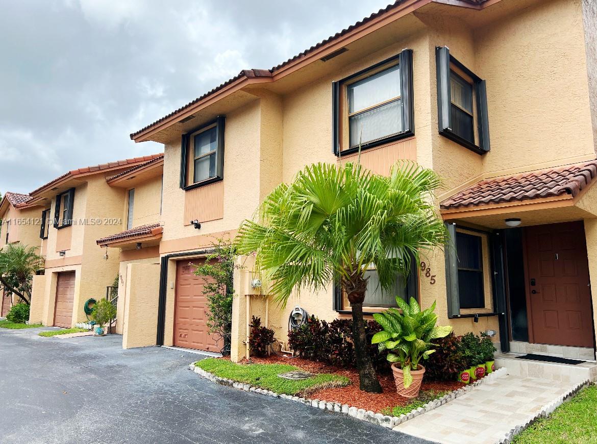 Residential, Pembroke Pines, Florida image 1