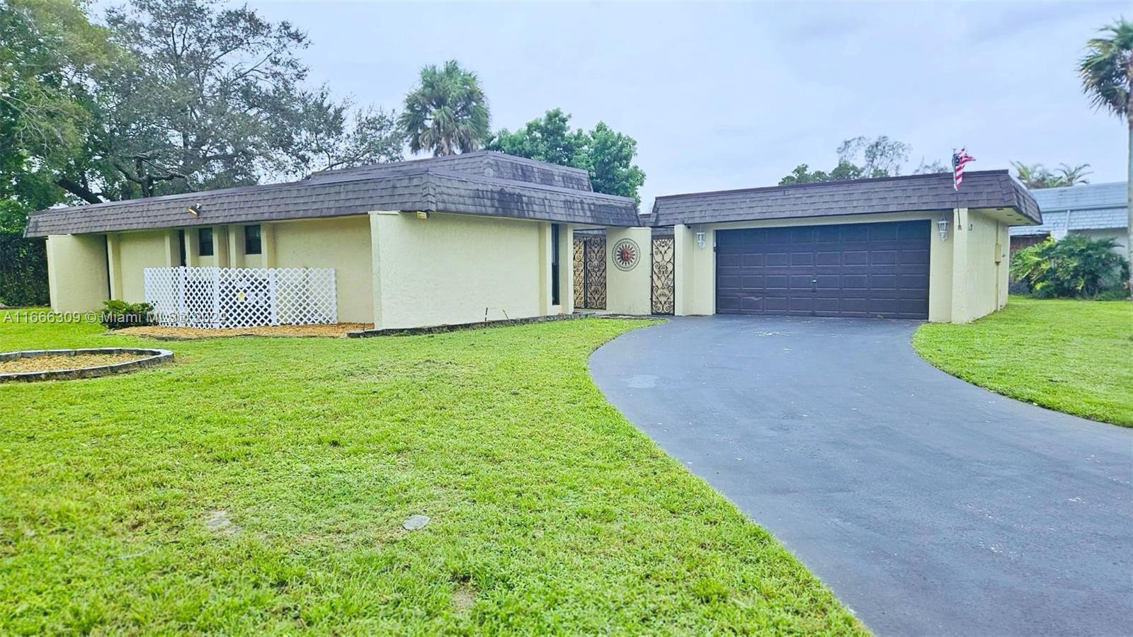 Roam Buy 5704 Mulberry Dr, Tamarac, FL with a 2.75 mortgage included.