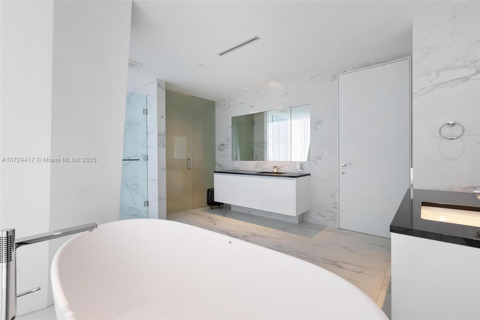 1000 Biscayne Blvd, Miami, FL, 33132 United States, 4 Bedrooms Bedrooms, ,5 BathroomsBathrooms,Residential,For Sale,Biscayne Blvd,A10724417