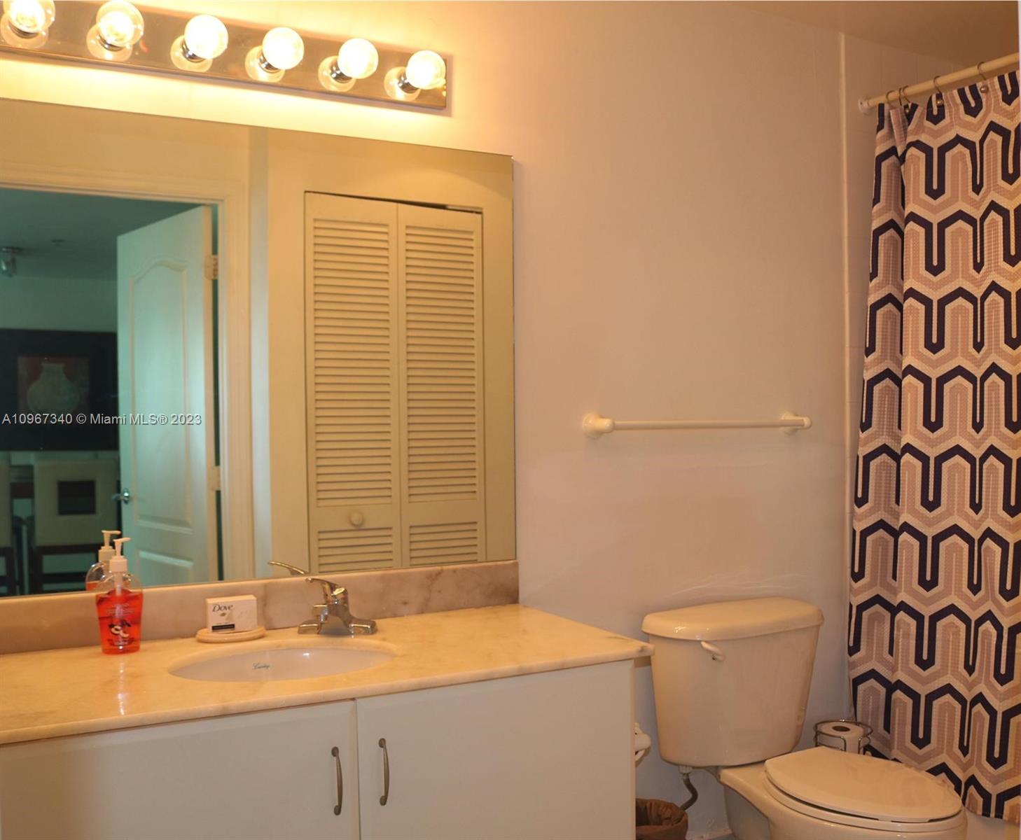 1200 Brickell Bay Dr PH4214, Miami, Florida 33131, 3 Bedrooms Bedrooms, ,2 BathroomsBathrooms,Residentiallease,For Rent,1200 Brickell Bay Dr PH4214,A10967340