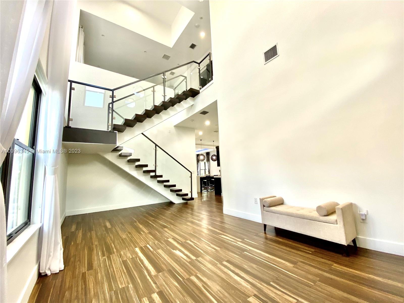 Hollywood, Florida 33019, 4 Bedrooms Bedrooms, ,3 BathroomsBathrooms,Residentiallease,For Rent,A10996345