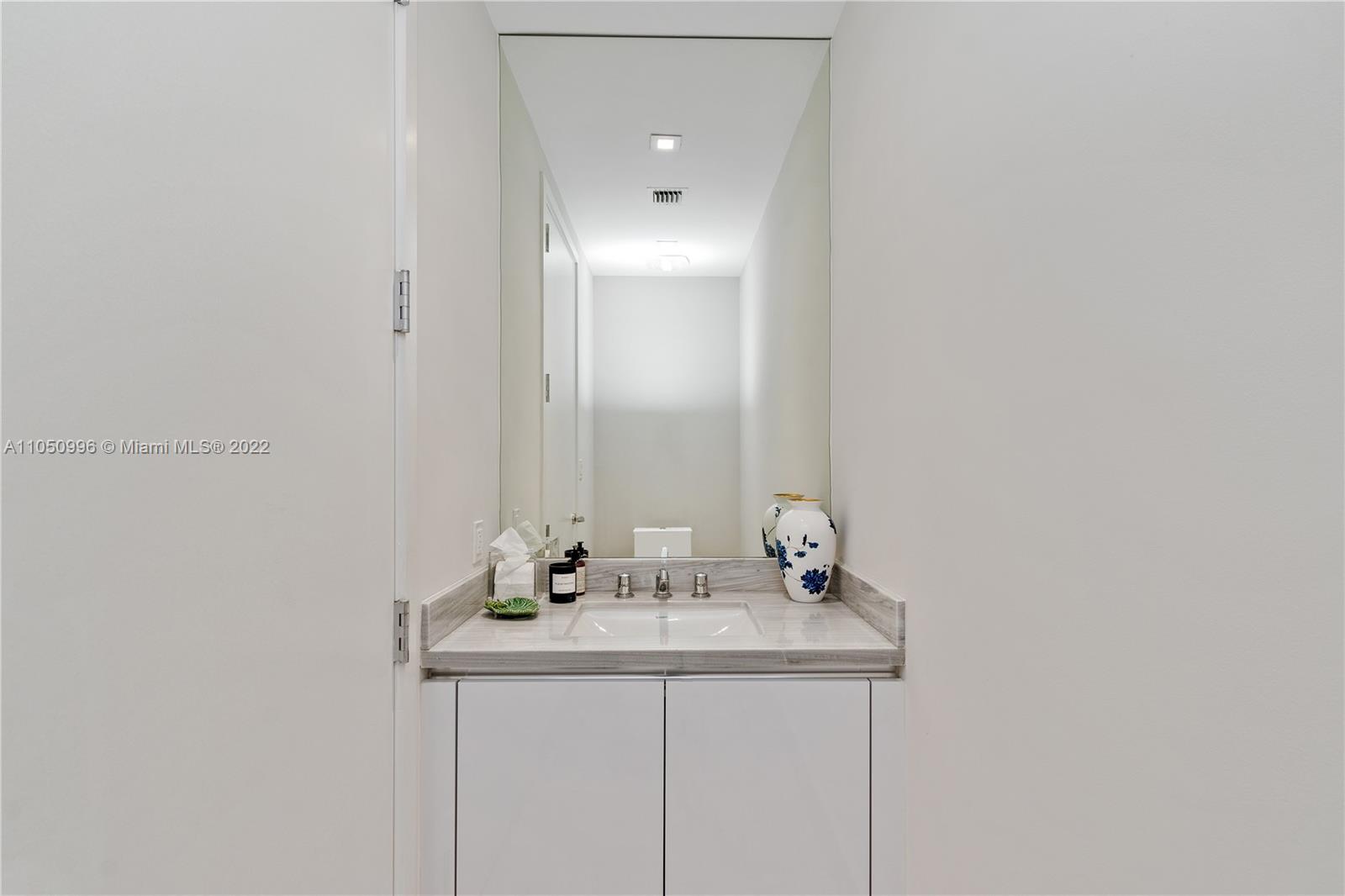 16901 Collins Ave, Sunny Isles Beach, FL, 33160 United States, 2 Bedrooms Bedrooms, ,2 BathroomsBathrooms,Residential,For Sale,Collins Ave,A11050996