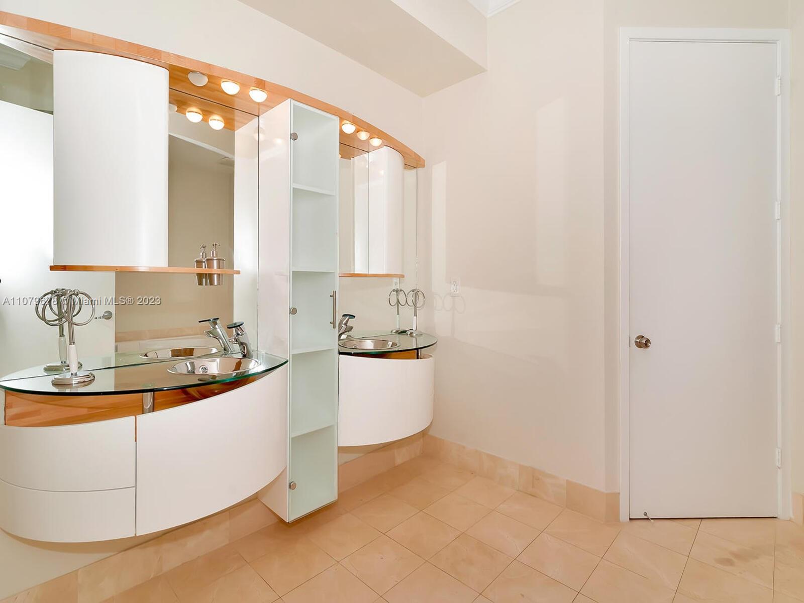 18101 Collins Ave, Sunny Isles Beach, FL, 33160 United States, 1 Bedroom Bedrooms, ,1 BathroomBathrooms,Residential,For Sale,Collins Ave,A11079678