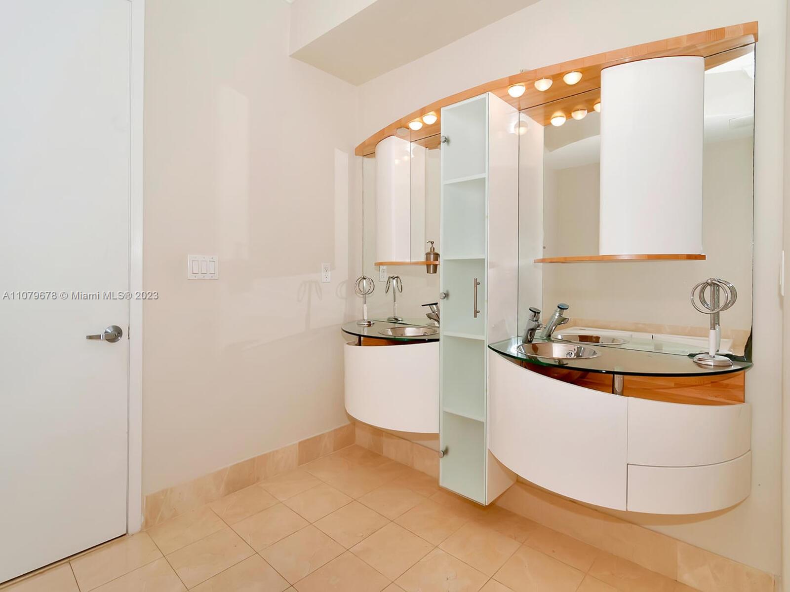 18101 Collins Ave, Sunny Isles Beach, FL, 33160 United States, 1 Bedroom Bedrooms, ,1 BathroomBathrooms,Residential,For Sale,Collins Ave,A11079678