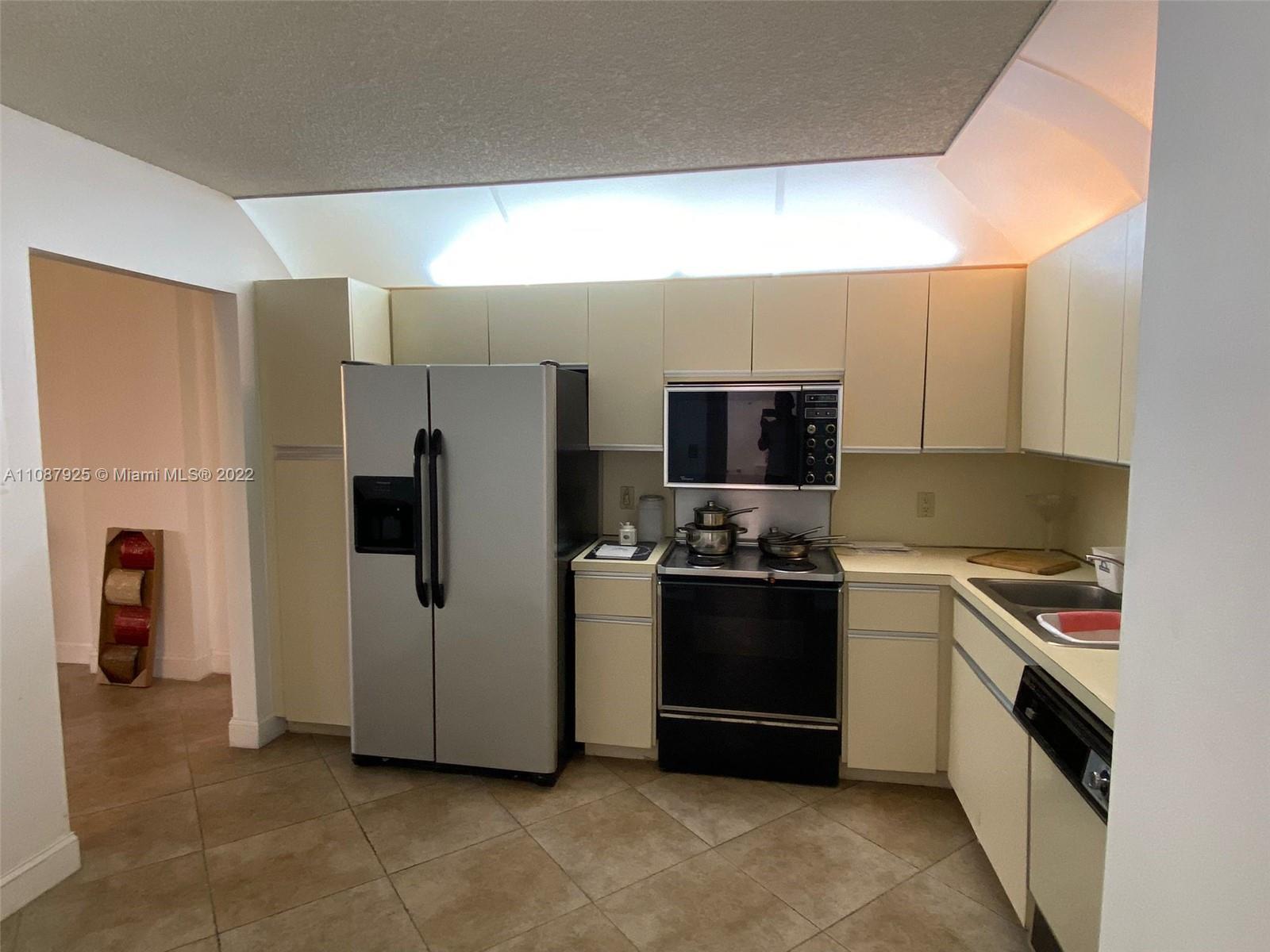 8877 Collins Ave, Surfside, FL, 33154 United States, 1 Bedroom Bedrooms, ,2 BathroomsBathrooms,Residential,For Sale,Collins Ave,A11087925