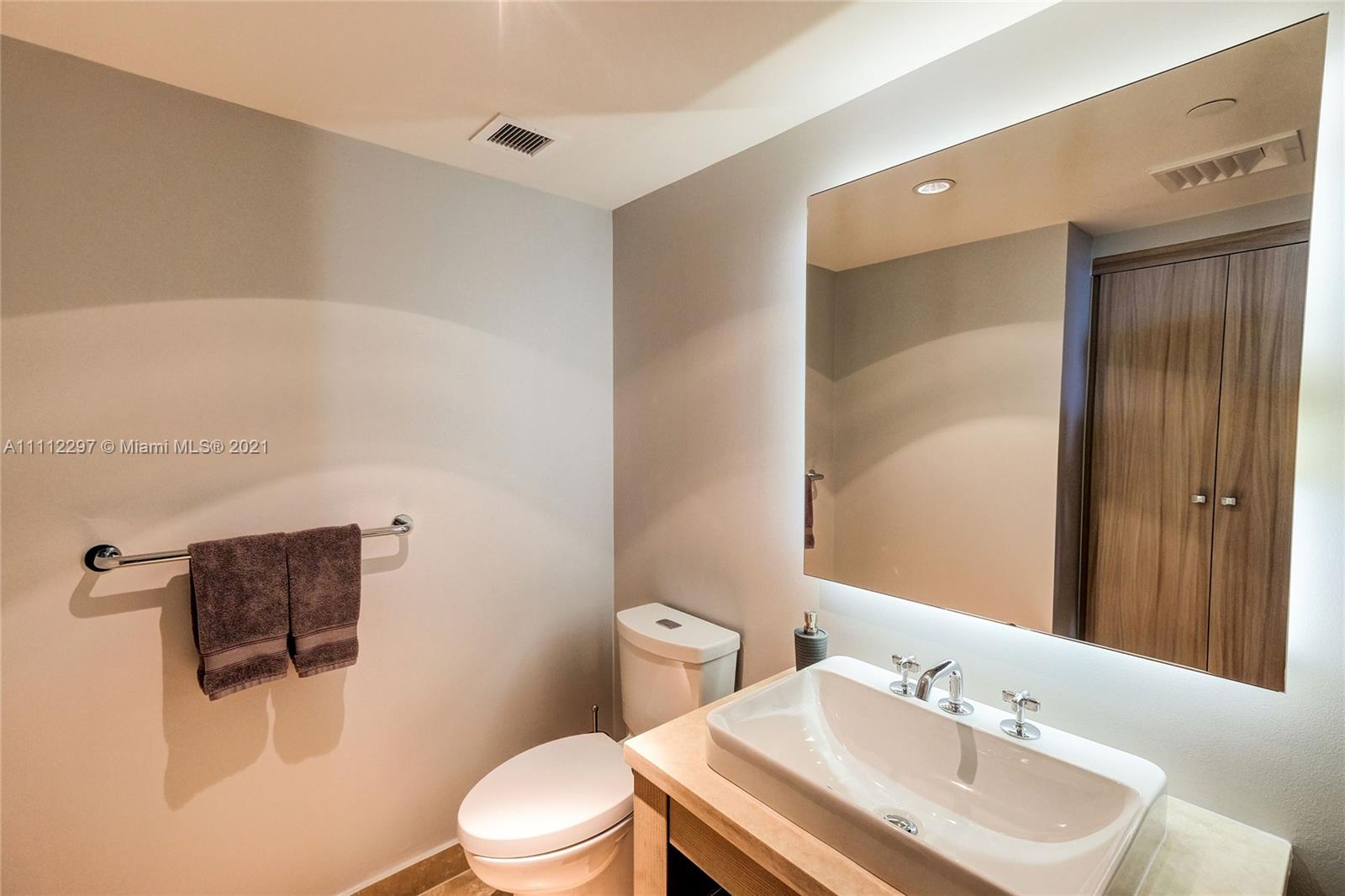 102 24th St 1522, Miami Beach, Florida 33139, 2 Bedrooms Bedrooms, ,2 BathroomsBathrooms,Residentiallease,For Rent,102 24th St 1522,A11112297
