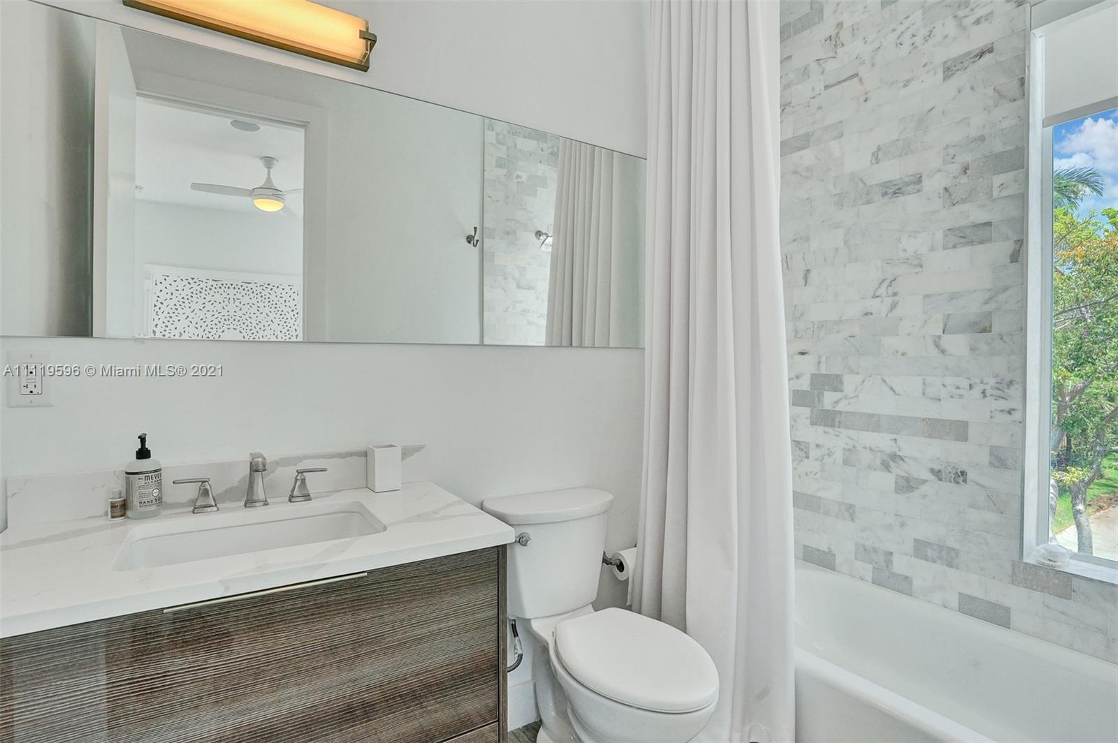 7830 Miami View Dr -, North Bay Village, Florida 33141, 5 Bedrooms Bedrooms, ,5 BathroomsBathrooms,Residentiallease,For Rent,7830 Miami View Dr -,A11119596