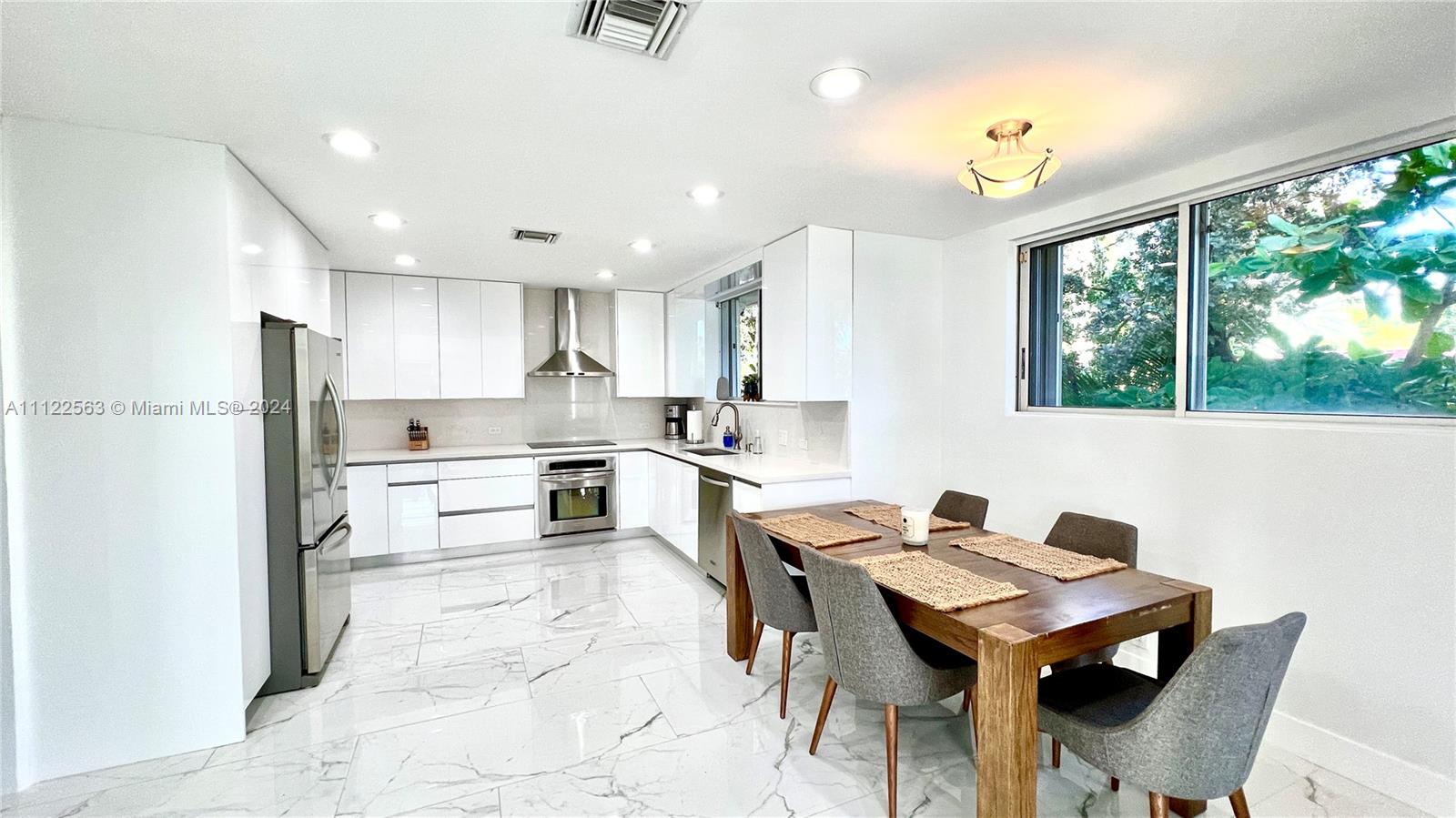 703 Harrison St, Hollywood, Florida 33019, 5 Bedrooms Bedrooms, ,3 BathroomsBathrooms,Residentiallease,For Rent,703 Harrison St,A11122563