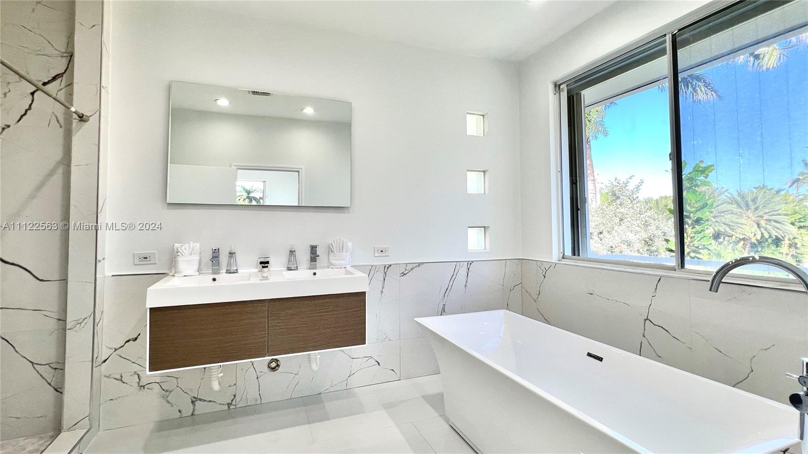 703 Harrison St, Hollywood, Florida 33019, 5 Bedrooms Bedrooms, ,3 BathroomsBathrooms,Residentiallease,For Rent,703 Harrison St,A11122563