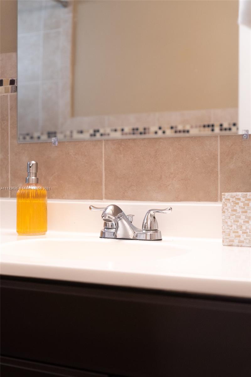 4015 Indian Creek Dr 103, Miami Beach, Florida 33140, ,1 BathroomBathrooms,Residentiallease,For Rent,4015 Indian Creek Dr 103,A11123626