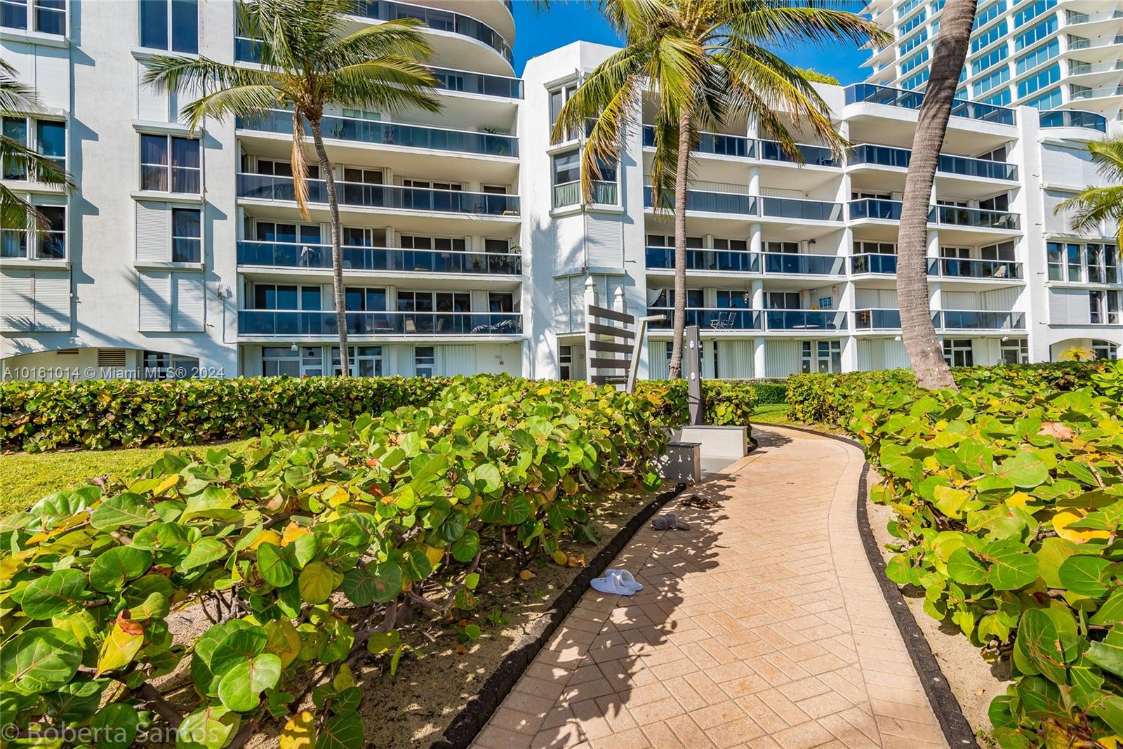 16711 Collins Ave 1401, Sunny Isles Beach, Florida 33160, 3 Bedrooms Bedrooms, ,2 BathroomsBathrooms,Residentiallease,For Rent,16711 Collins Ave 1401,A10161014