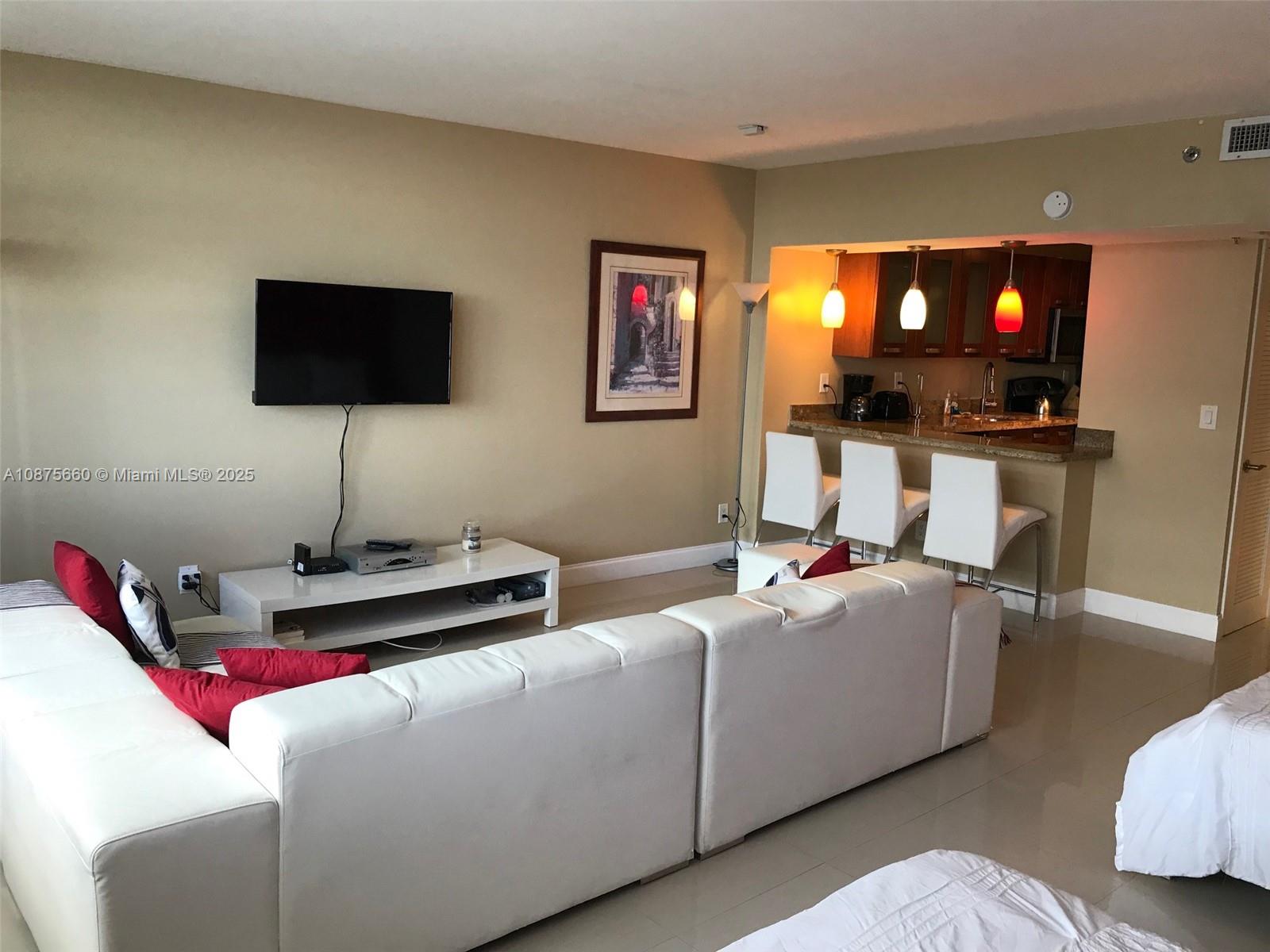 100 Lincoln Rd 1226, Miami Beach, Florida 33139, ,1 BathroomBathrooms,Residentiallease,For Rent,100 Lincoln Rd 1226,A10875660