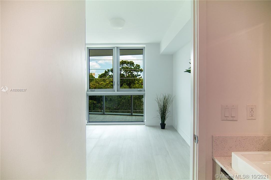 13800 Highland Dr 406, North Miami Beach, Florida 33181, 2 Bedrooms Bedrooms, ,2 BathroomsBathrooms,Residential,For Sale,13800 Highland Dr 406,A10998037