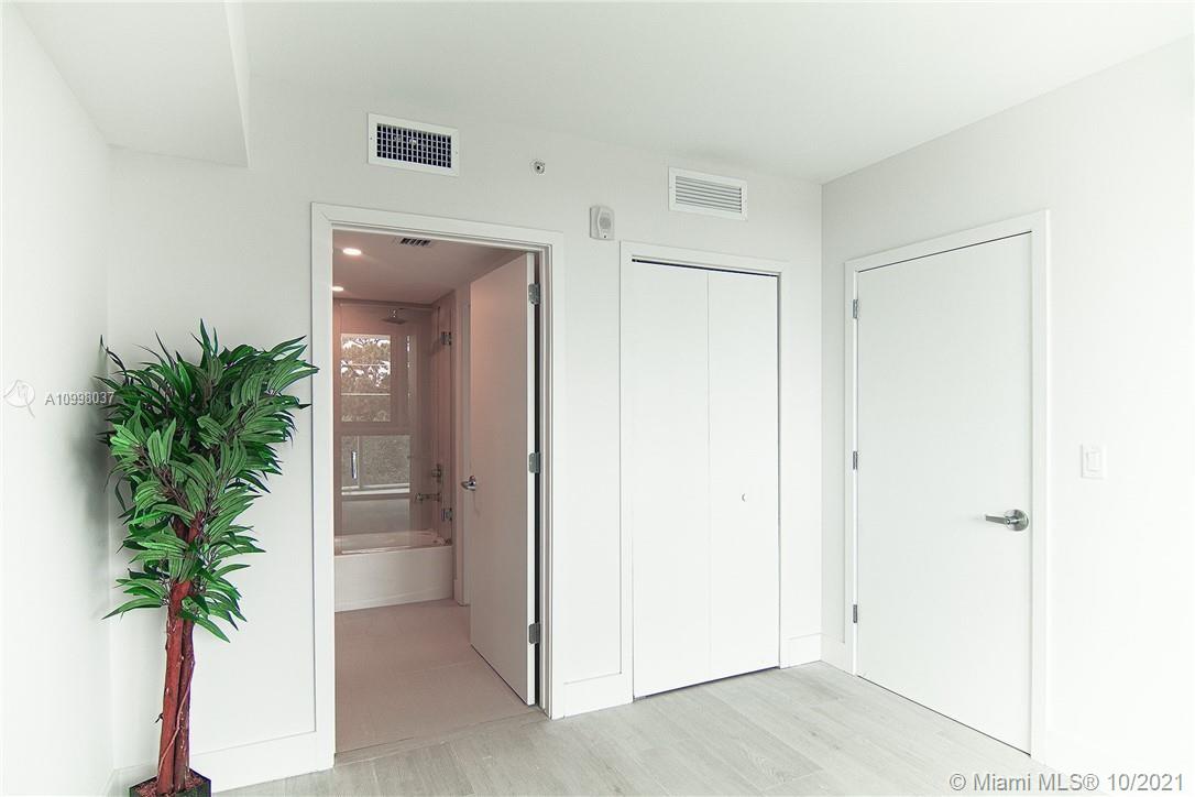 13800 Highland Dr 406, North Miami Beach, Florida 33181, 2 Bedrooms Bedrooms, ,2 BathroomsBathrooms,Residential,For Sale,13800 Highland Dr 406,A10998037