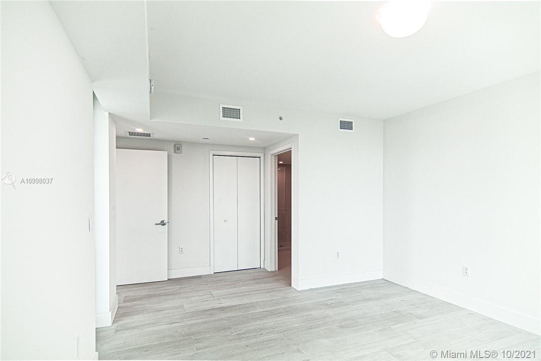 13800 Highland Dr 406, North Miami Beach, Florida 33181, 2 Bedrooms Bedrooms, ,2 BathroomsBathrooms,Residential,For Sale,13800 Highland Dr 406,A10998037