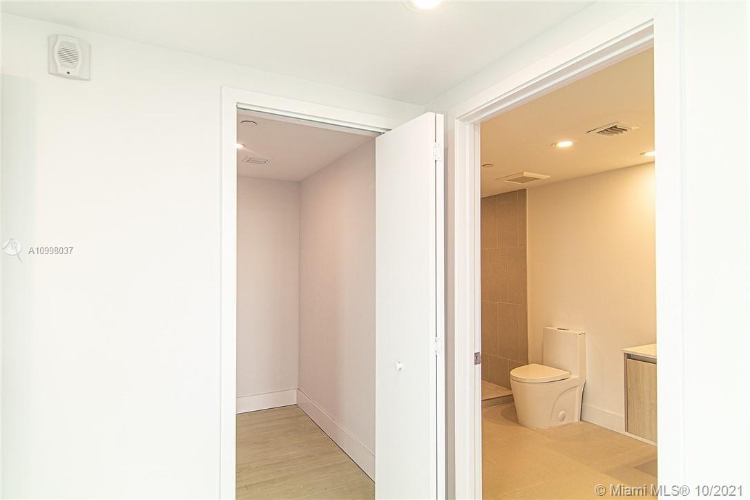 13800 Highland Dr 406, North Miami Beach, Florida 33181, 2 Bedrooms Bedrooms, ,2 BathroomsBathrooms,Residential,For Sale,13800 Highland Dr 406,A10998037