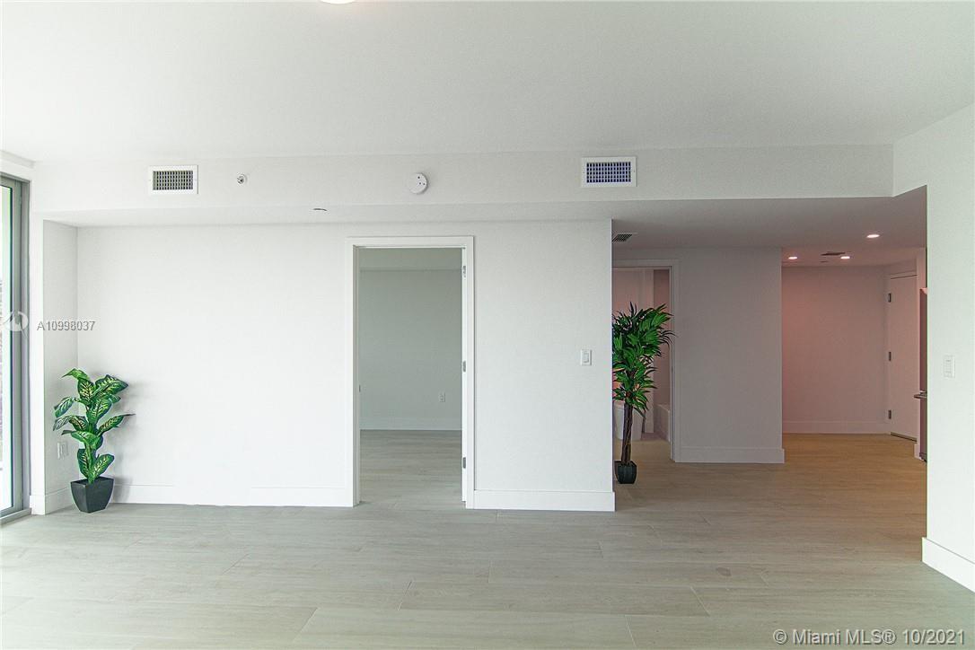 13800 Highland Dr 406, North Miami Beach, Florida 33181, 2 Bedrooms Bedrooms, ,2 BathroomsBathrooms,Residential,For Sale,13800 Highland Dr 406,A10998037