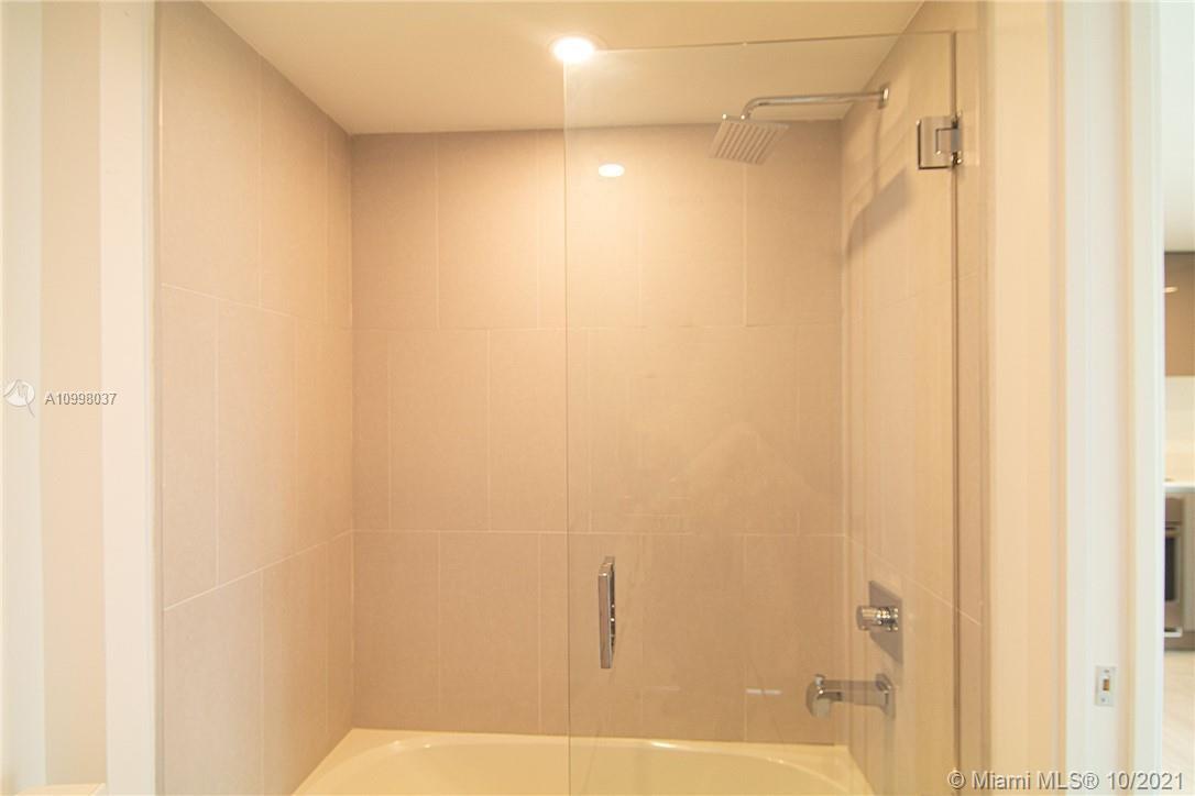 13800 Highland Dr 406, North Miami Beach, Florida 33181, 2 Bedrooms Bedrooms, ,2 BathroomsBathrooms,Residential,For Sale,13800 Highland Dr 406,A10998037