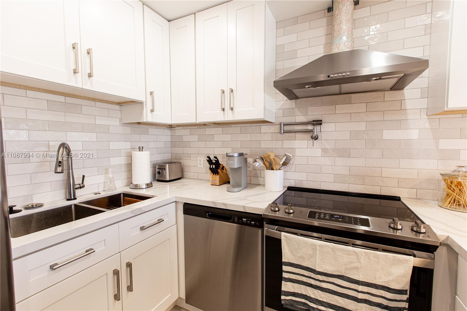 300 Oregon St 204, Hollywood, Florida 33019, 1 Bedroom Bedrooms, ,1 BathroomBathrooms,Residentiallease,For Rent,300 Oregon St 204,A11087994