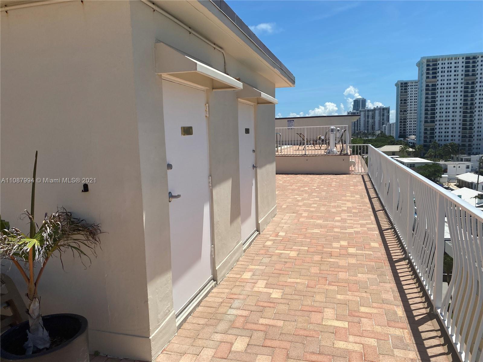 300 Oregon St 204, Hollywood, Florida 33019, 1 Bedroom Bedrooms, ,1 BathroomBathrooms,Residentiallease,For Rent,300 Oregon St 204,A11087994