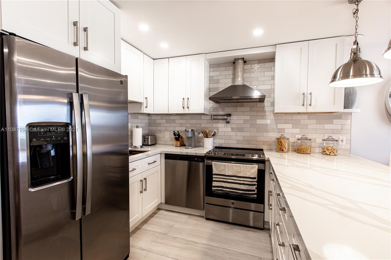 300 Oregon St 204, Hollywood, Florida 33019, 1 Bedroom Bedrooms, ,1 BathroomBathrooms,Residentiallease,For Rent,300 Oregon St 204,A11087994