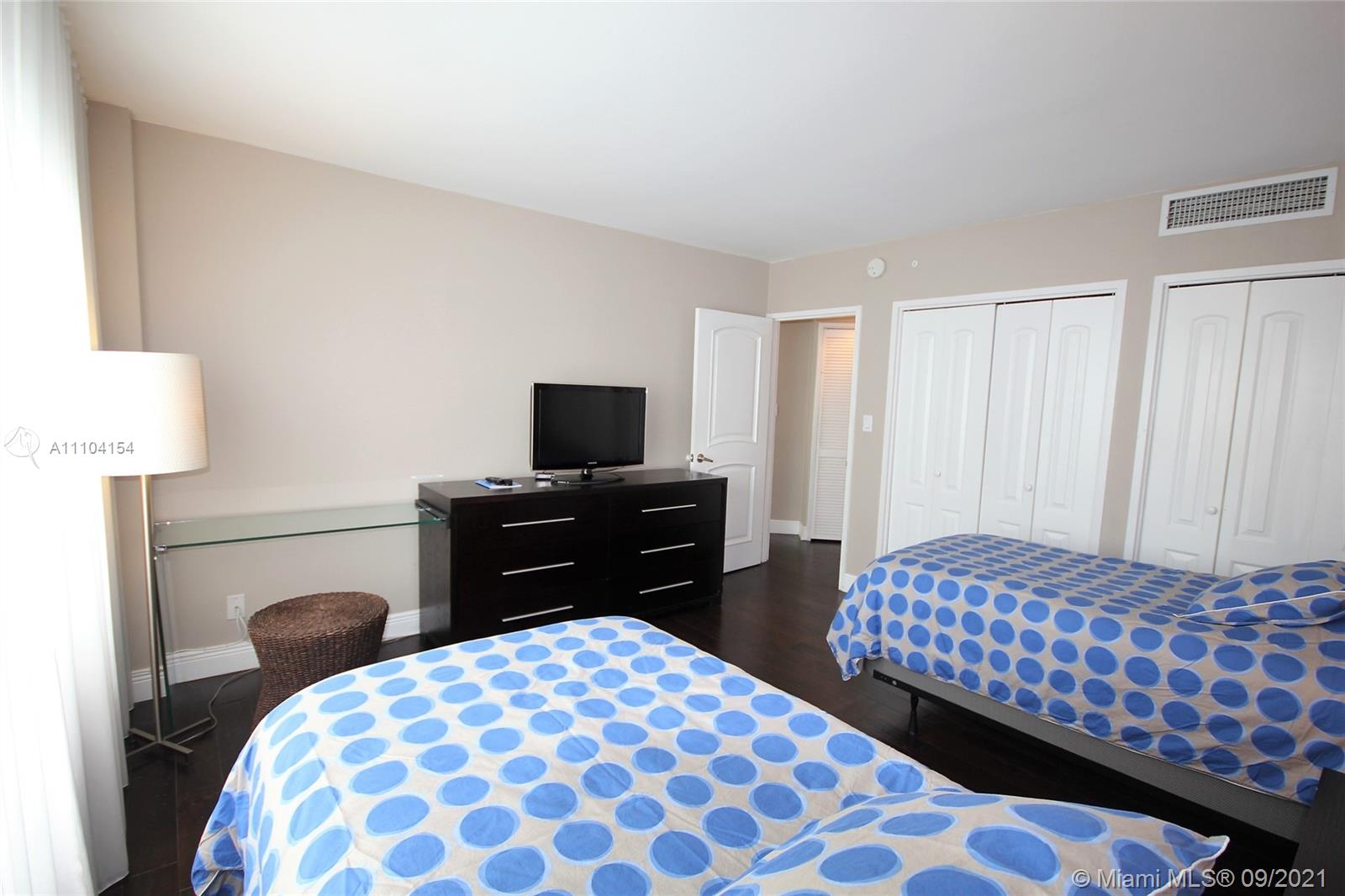 5151 COLLINS AV 924, Miami Beach, Florida 33140, 2 Bedrooms Bedrooms, ,2 BathroomsBathrooms,Residentiallease,For Rent,5151 COLLINS AV 924,A11104154