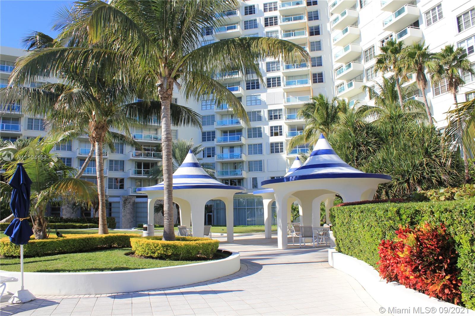 5151 COLLINS AV 924, Miami Beach, Florida 33140, 2 Bedrooms Bedrooms, ,2 BathroomsBathrooms,Residentiallease,For Rent,5151 COLLINS AV 924,A11104154