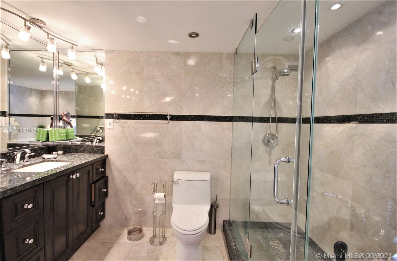 5151 COLLINS AV 924, Miami Beach, Florida 33140, 2 Bedrooms Bedrooms, ,2 BathroomsBathrooms,Residentiallease,For Rent,5151 COLLINS AV 924,A11104154