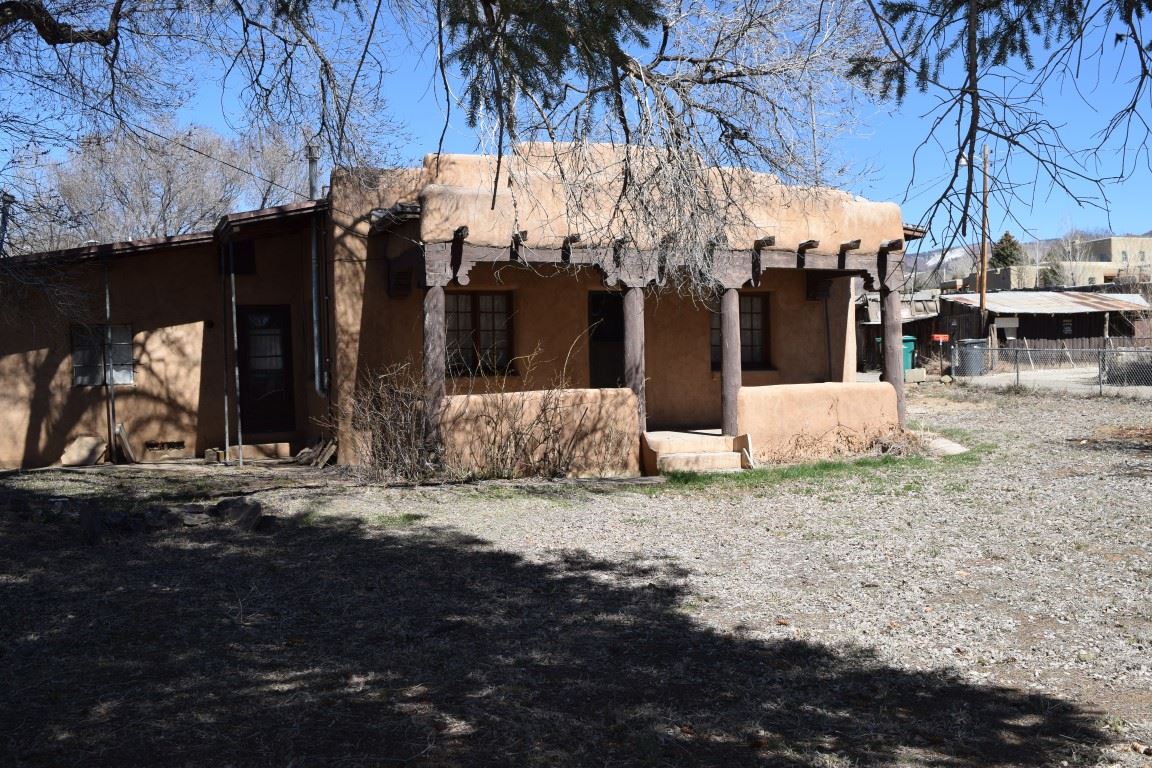 106 De Teves, Taos, New Mexico 87571, 3 Bedrooms Bedrooms, ,2 BathroomsBathrooms,Residential,For Sale,106 De Teves,202003954