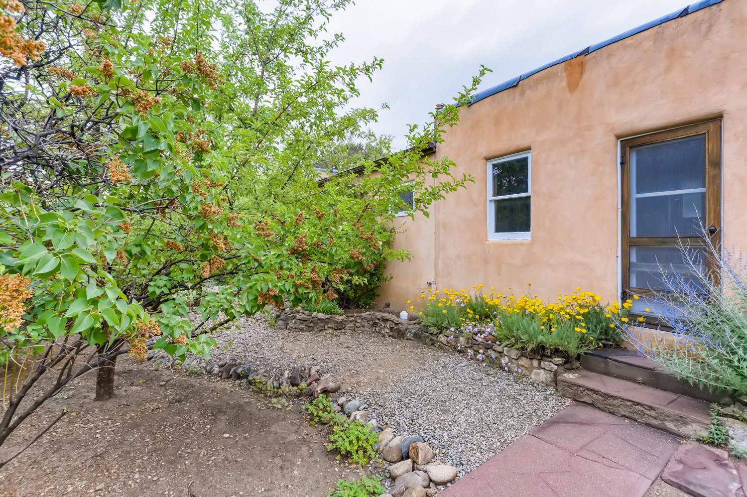 1668 Cerro Gordo, Santa Fe, New Mexico 87501, 3 Bedrooms Bedrooms, ,3 BathroomsBathrooms,Residential,For Sale,1668 Cerro Gordo,202102698
