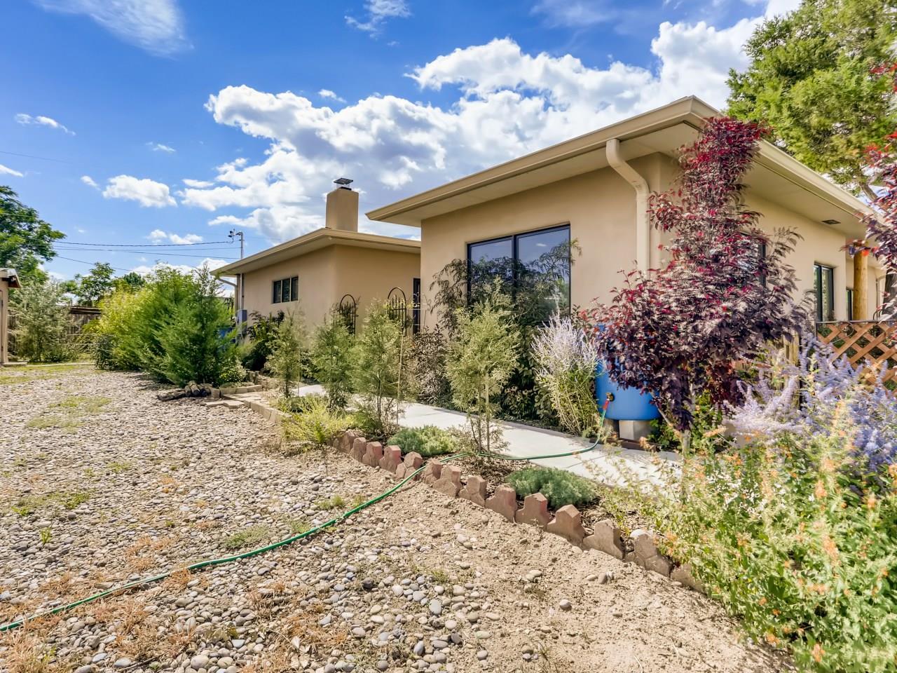 106 El Rancho, Santa Fe, New Mexico 87501, 3 Bedrooms Bedrooms, ,2 BathroomsBathrooms,Residential,For Sale,106 El Rancho,202103722