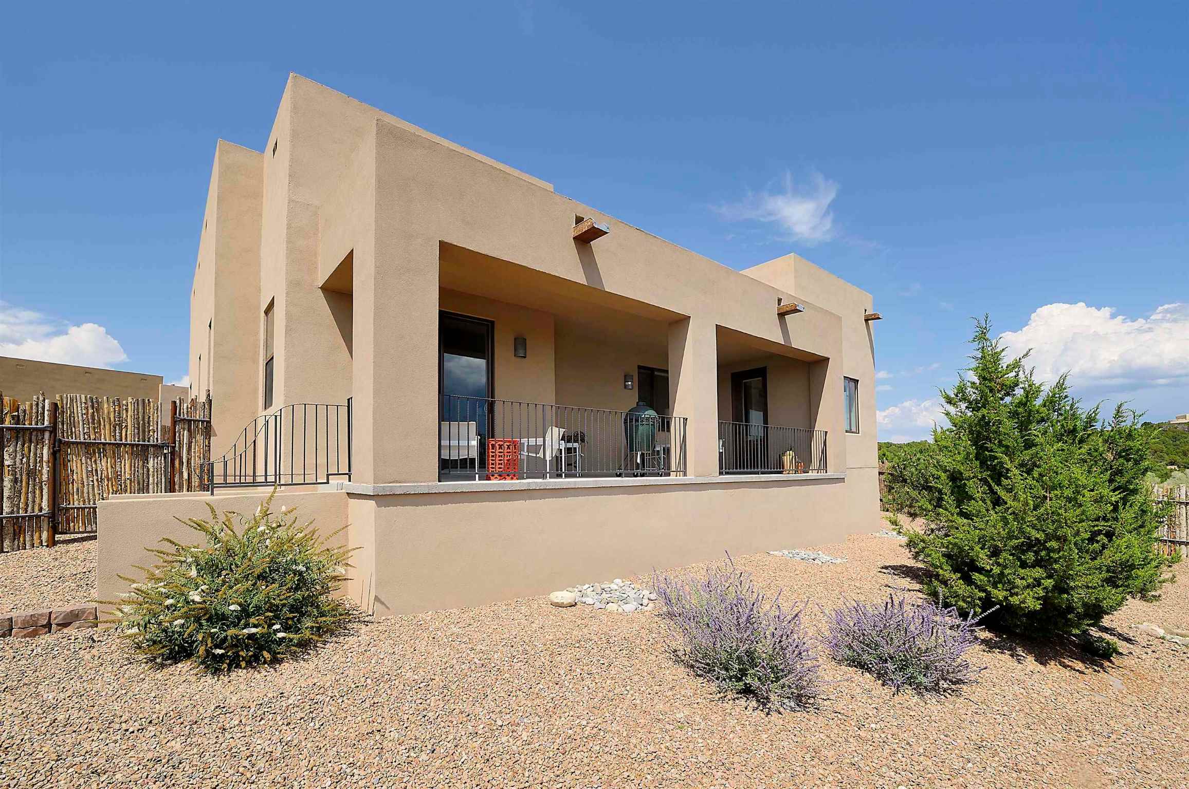 4 Via Secunda, Santa Fe, New Mexico 87507-8050, 3 Bedrooms Bedrooms, ,3 BathroomsBathrooms,Residential,For Sale,4 Via Secunda,202104032